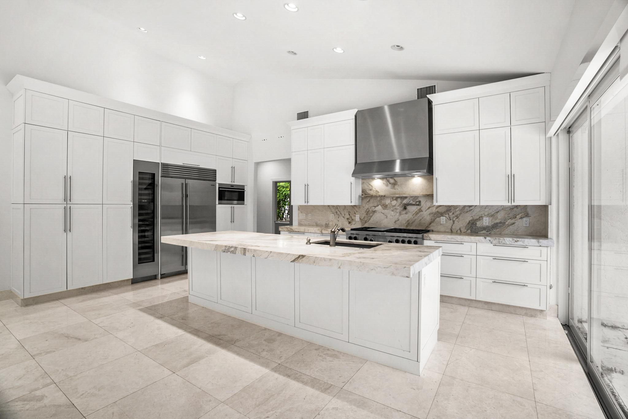 910 Parkside Circle N