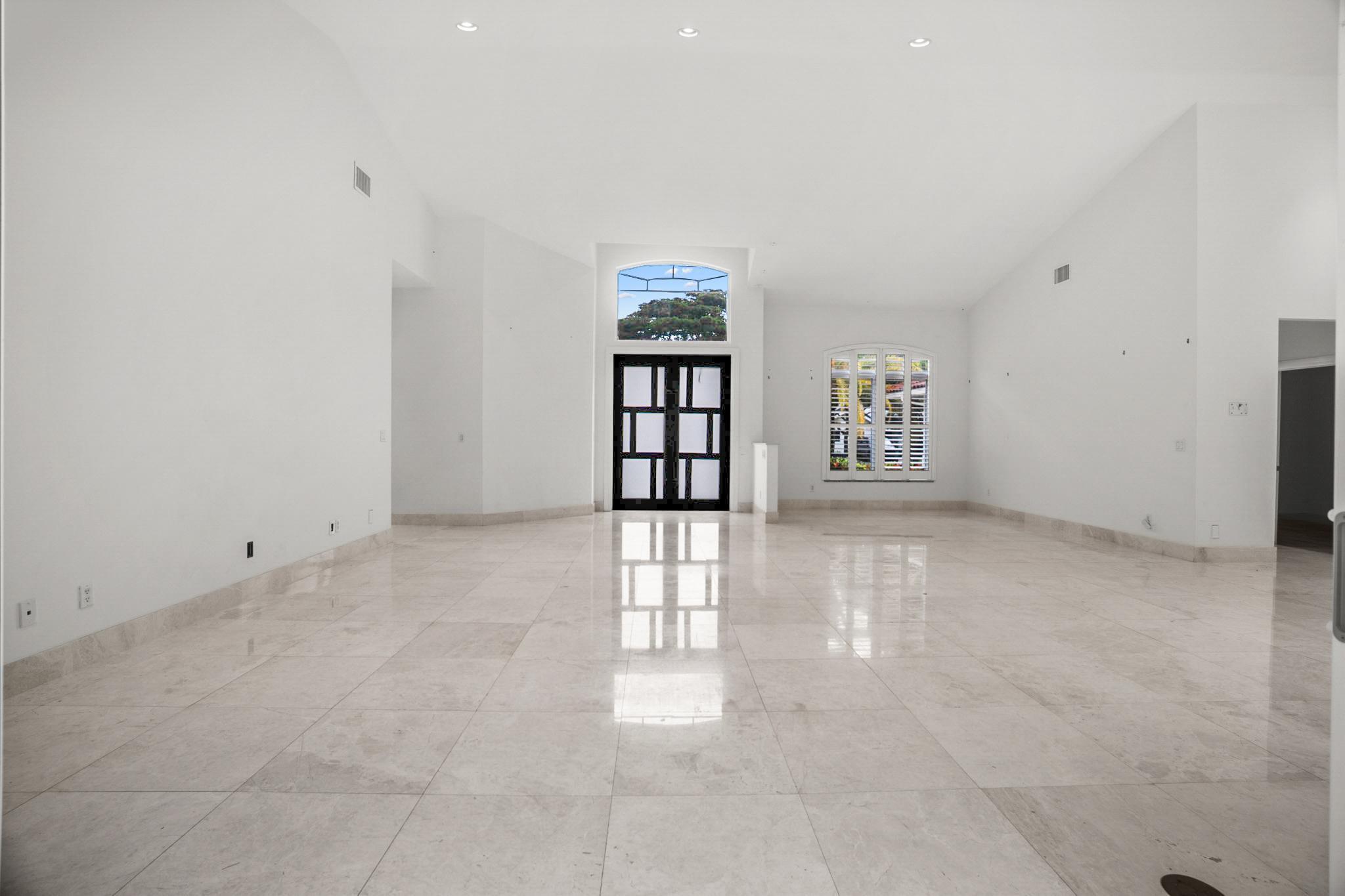 910 Parkside Circle N