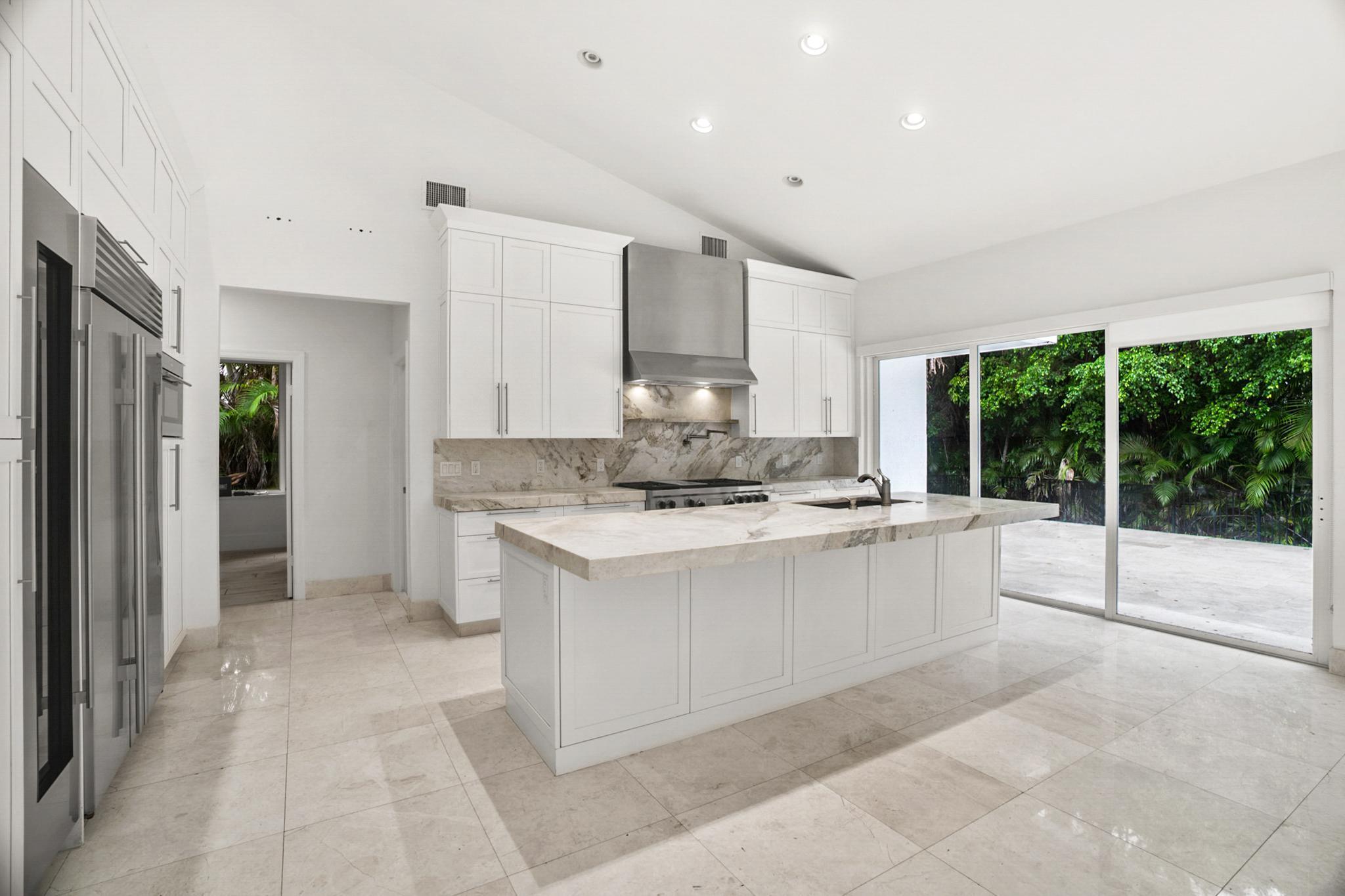 910 Parkside Circle N