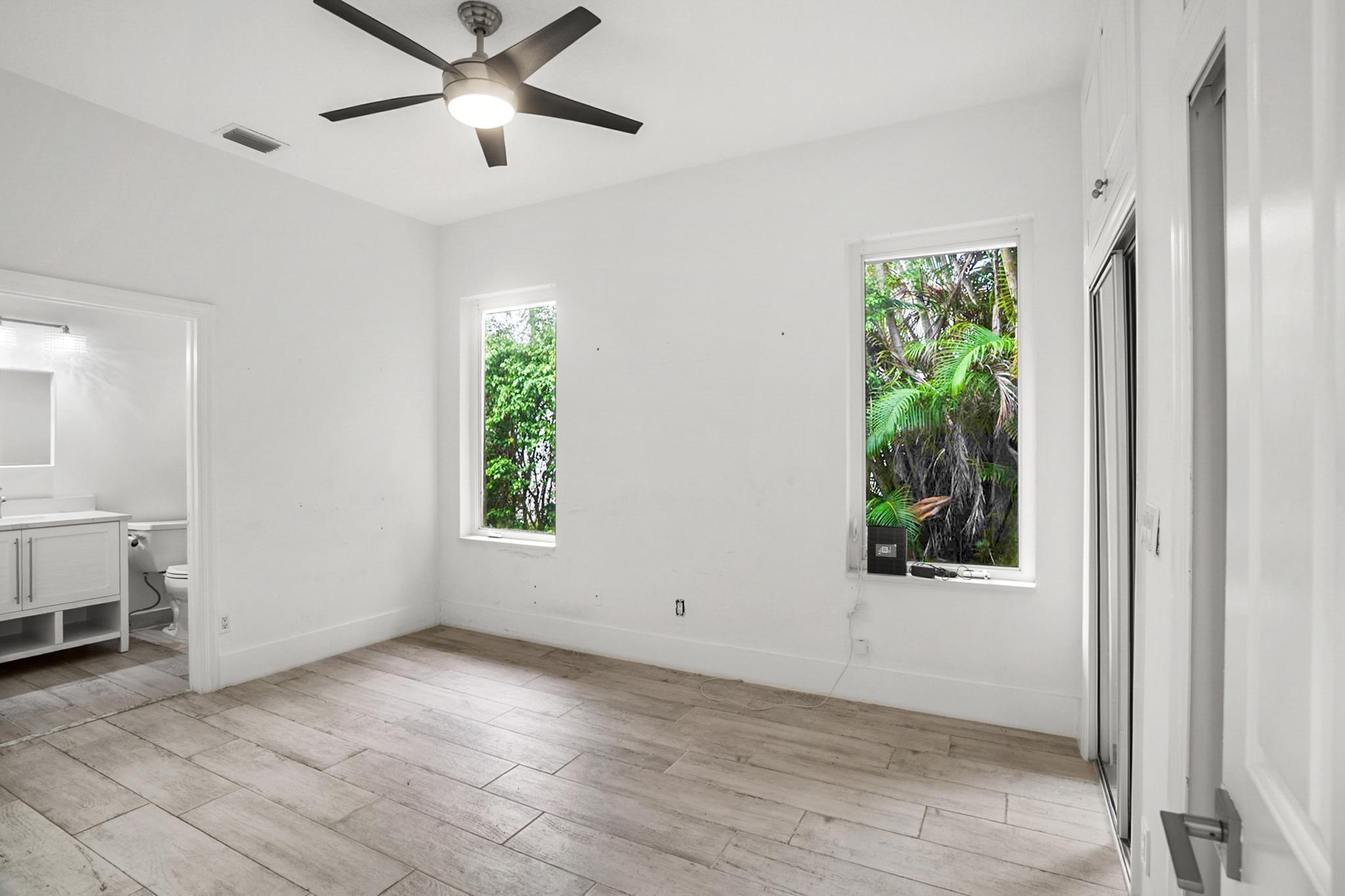 910 Parkside Circle N