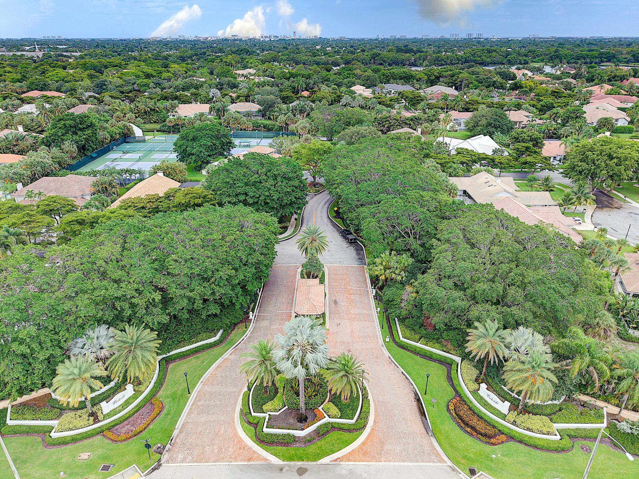 910 Parkside Circle N