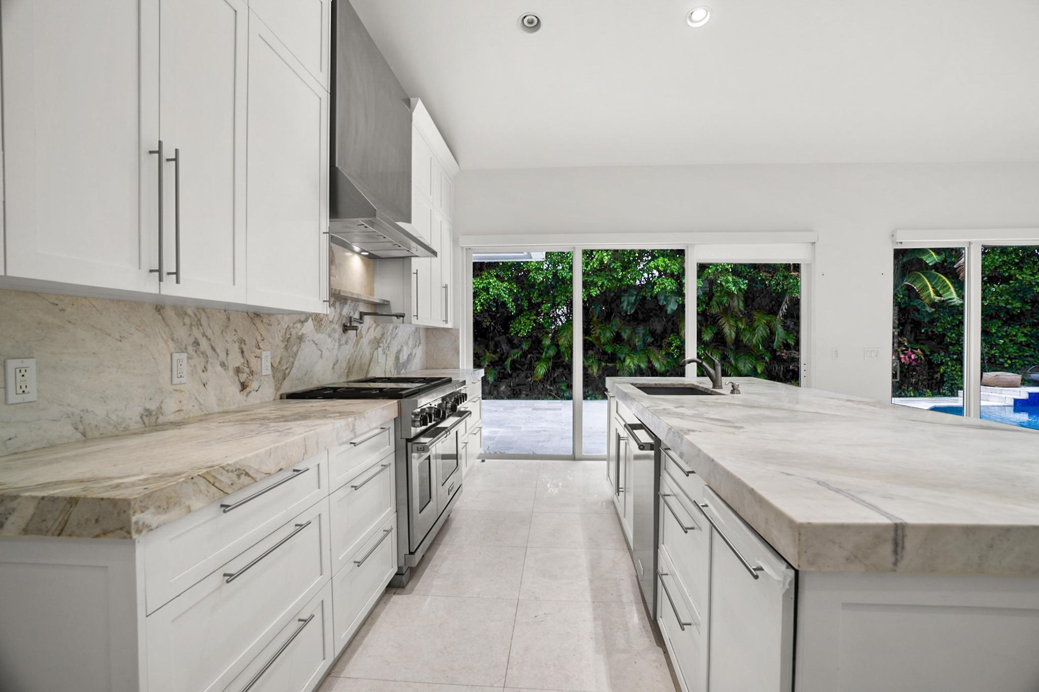 910 Parkside Circle N