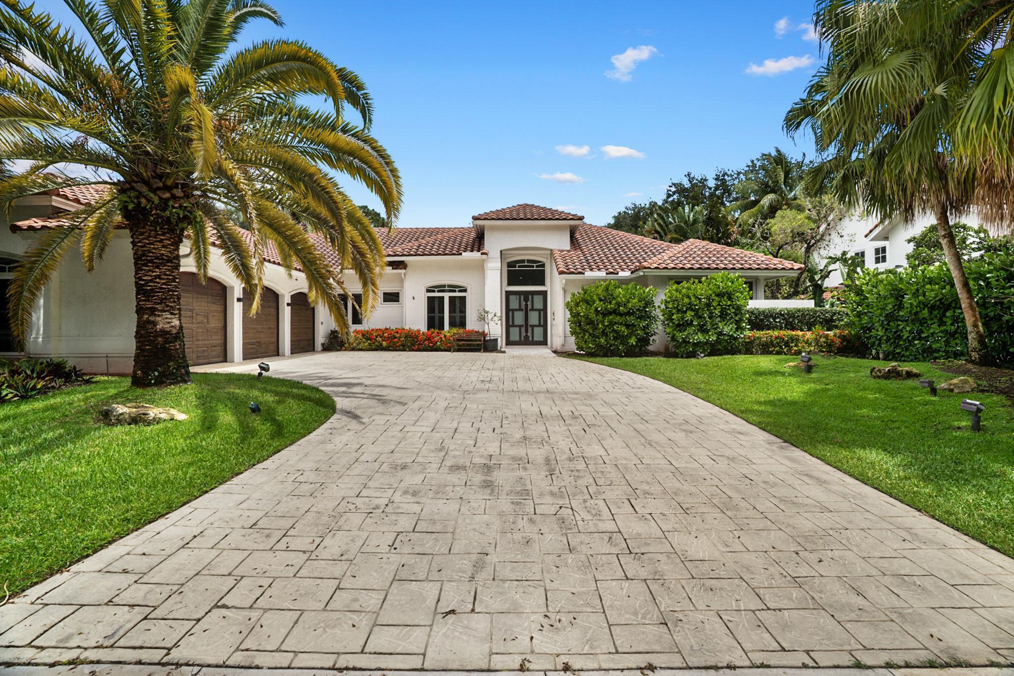 910 Parkside Circle N