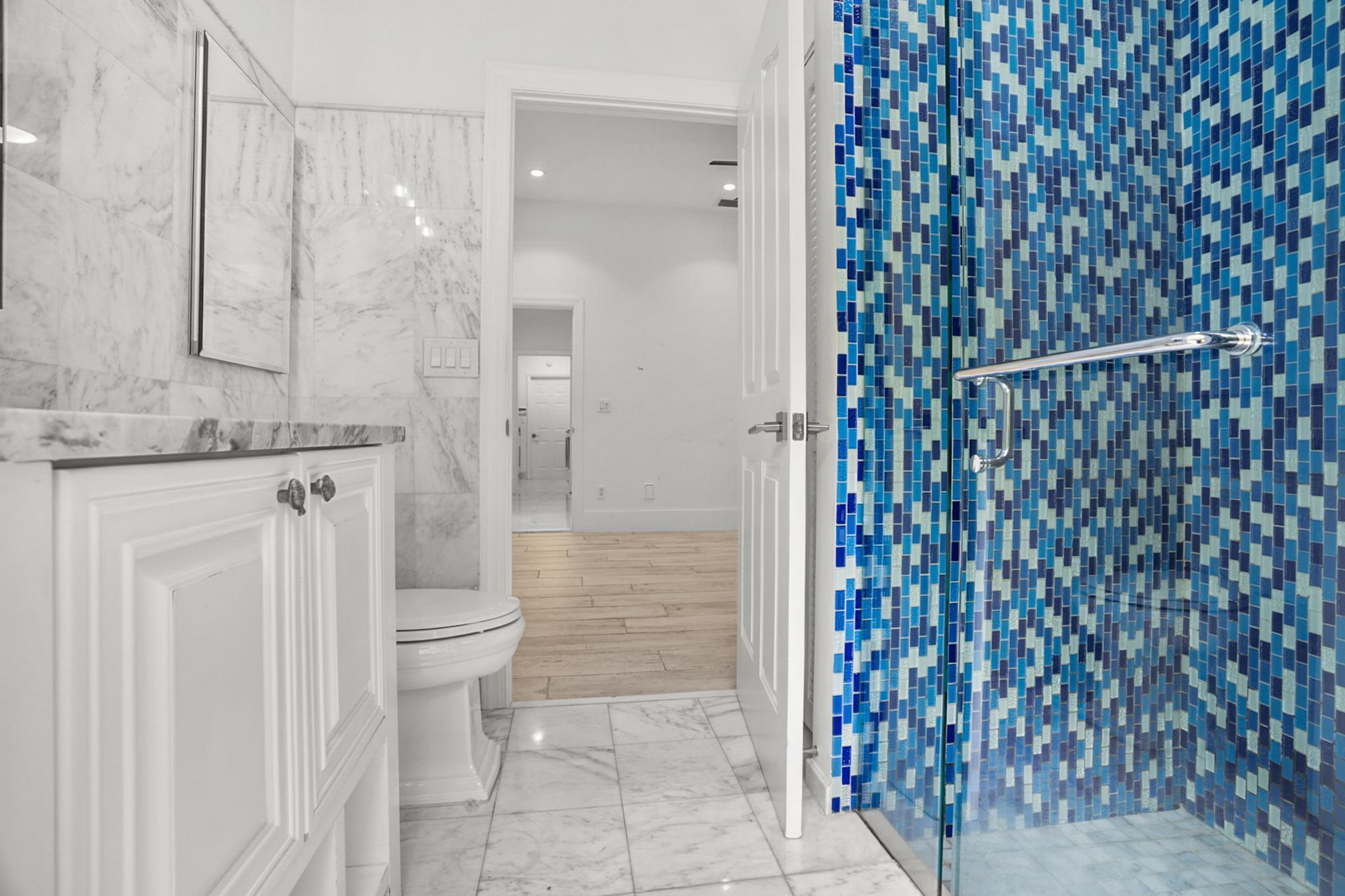 910 Parkside Circle N