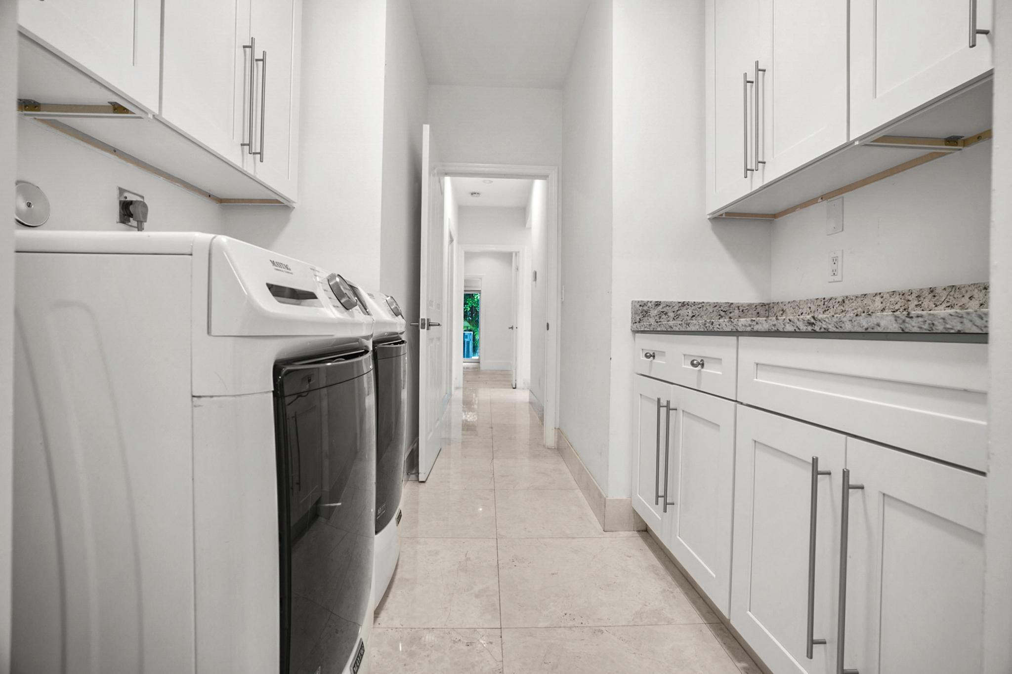 910 Parkside Circle N