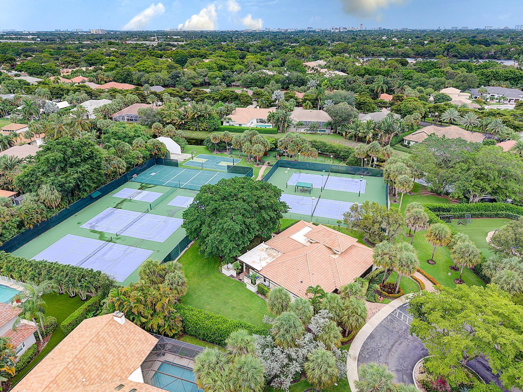 910 Parkside Circle N