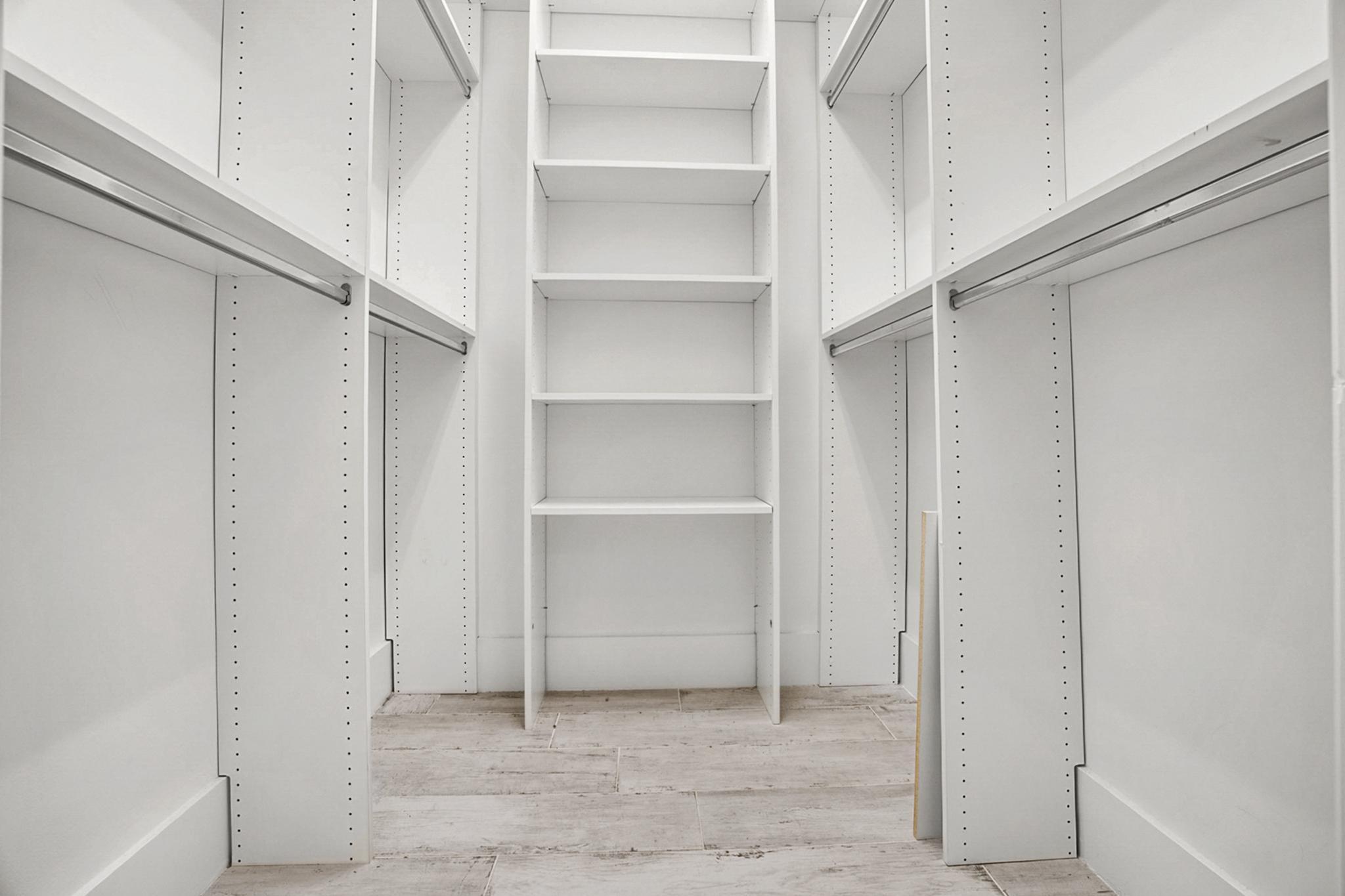 910 Parkside Circle N