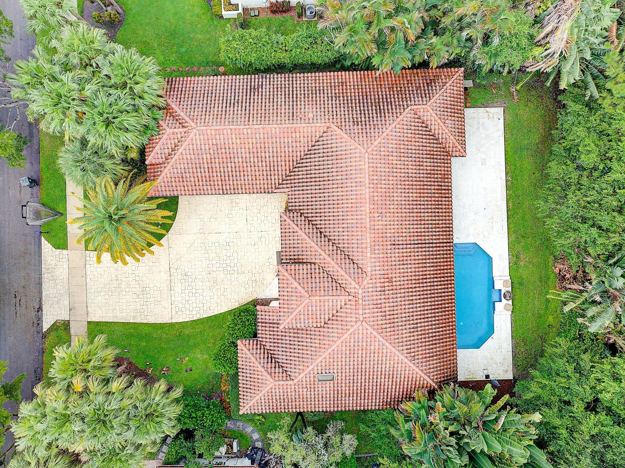 910 Parkside Circle N