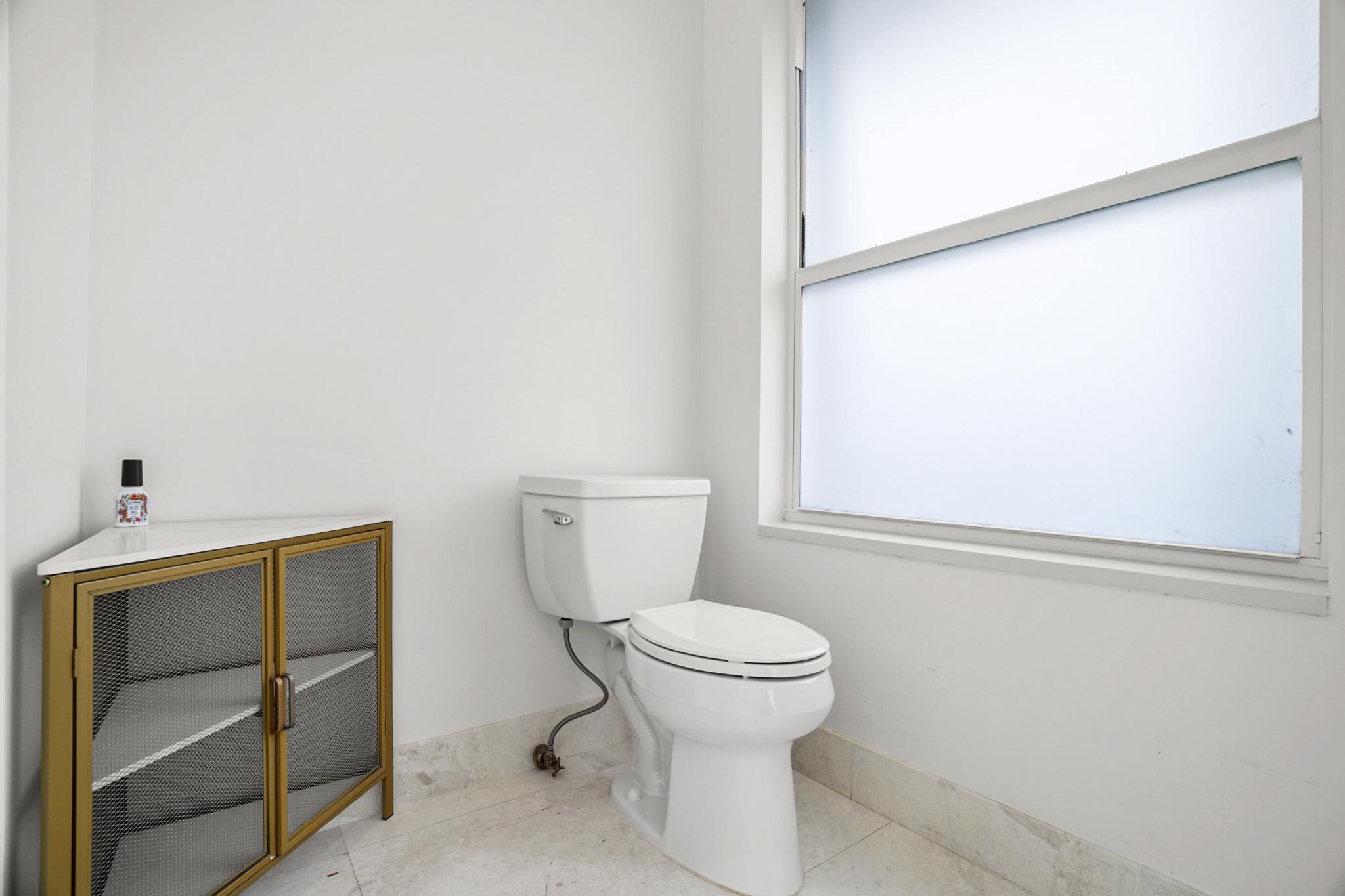 910 Parkside Circle N