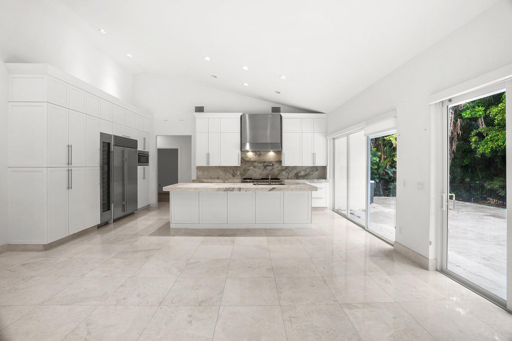 910 Parkside Circle N