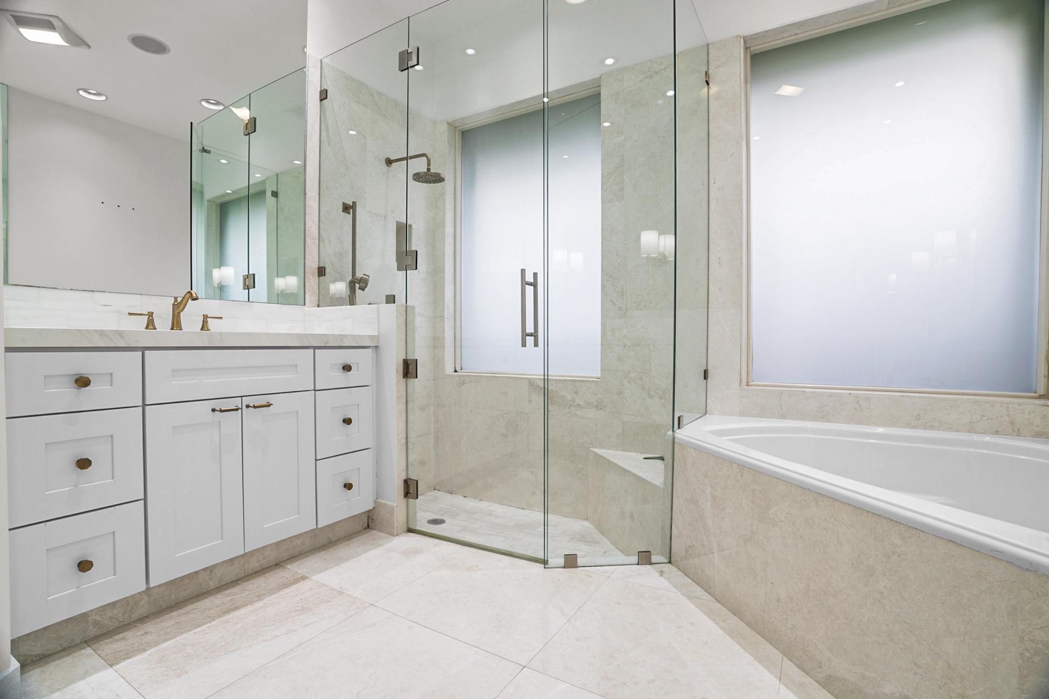 910 Parkside Circle N