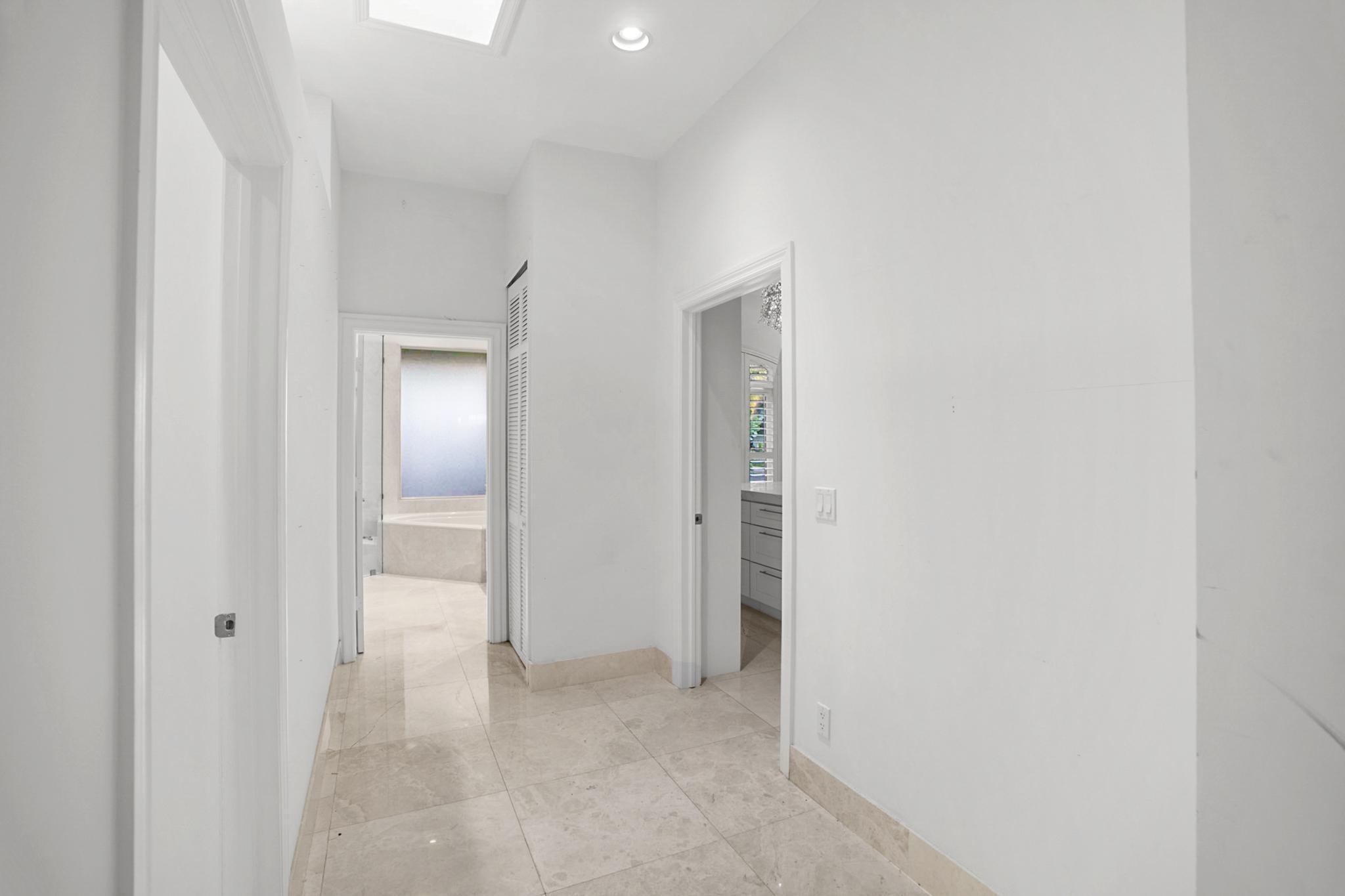 910 Parkside Circle N