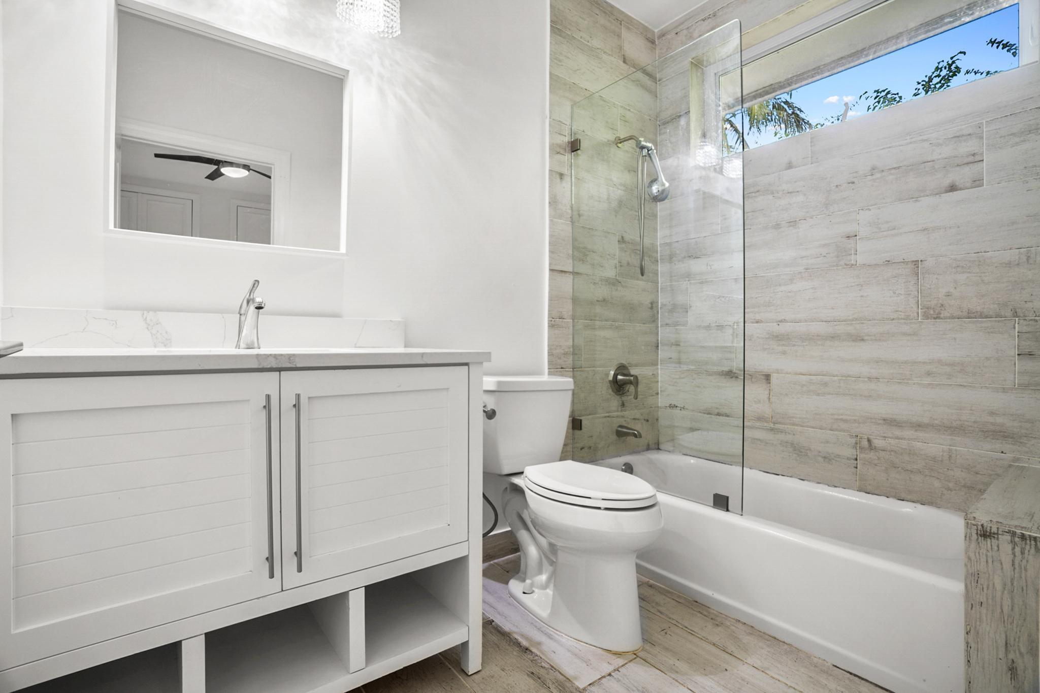 910 Parkside Circle N