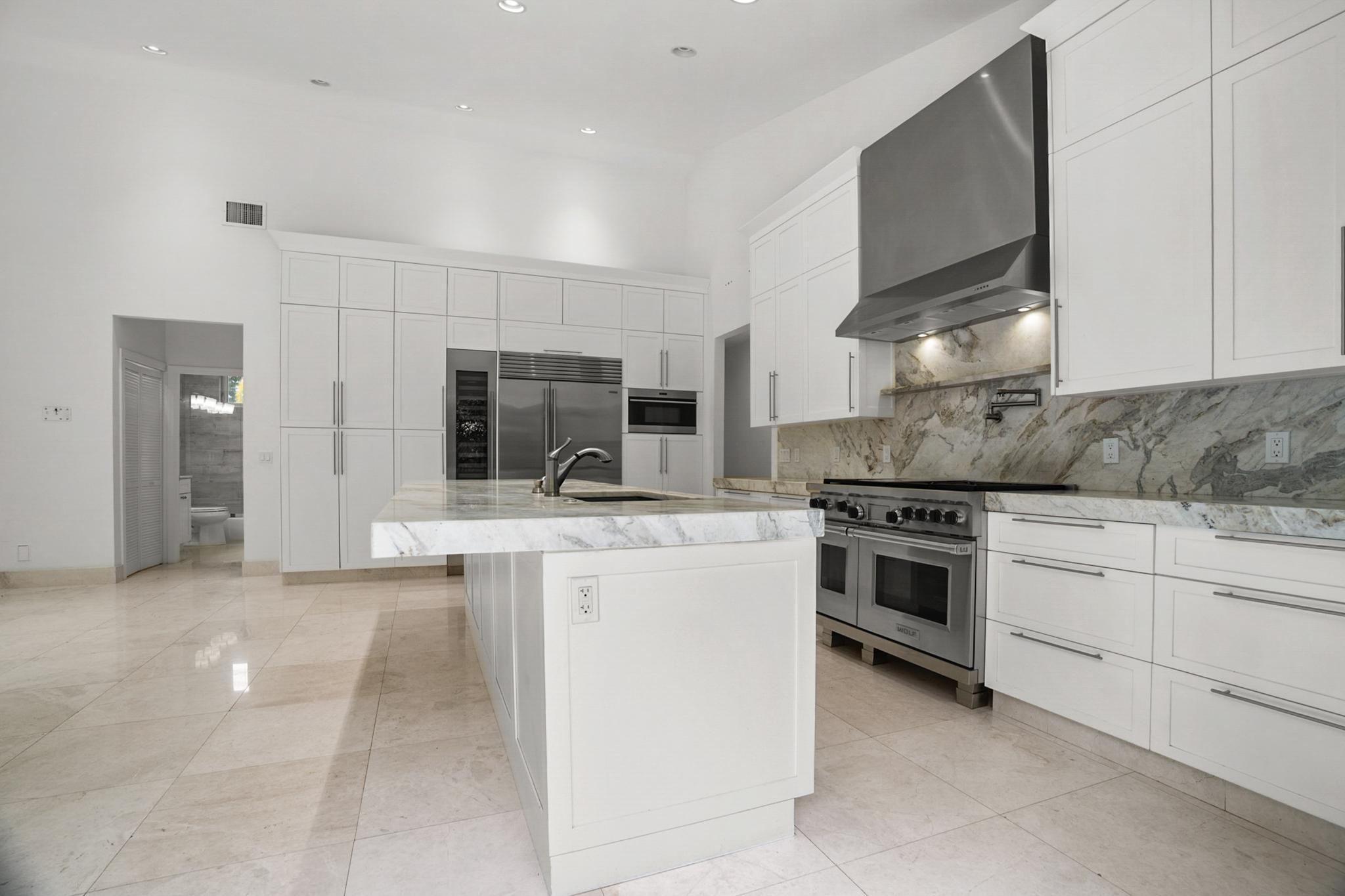 910 Parkside Circle N