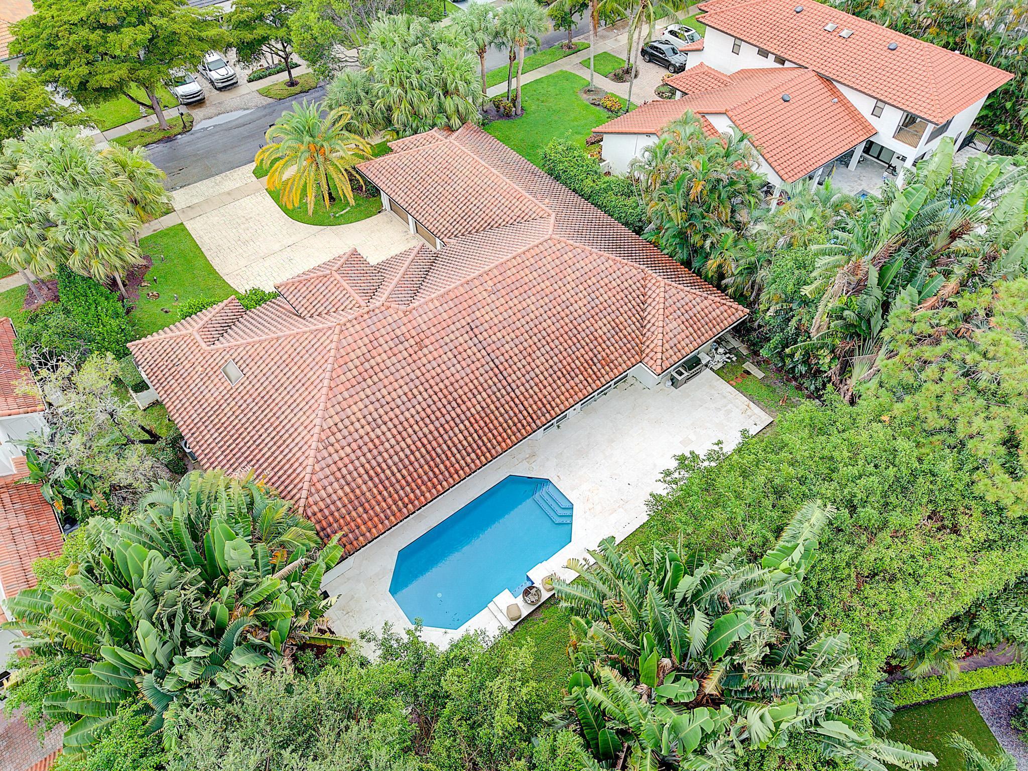 910 Parkside Circle N