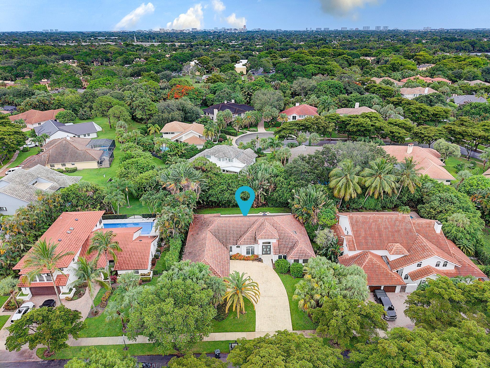 910 Parkside Circle N