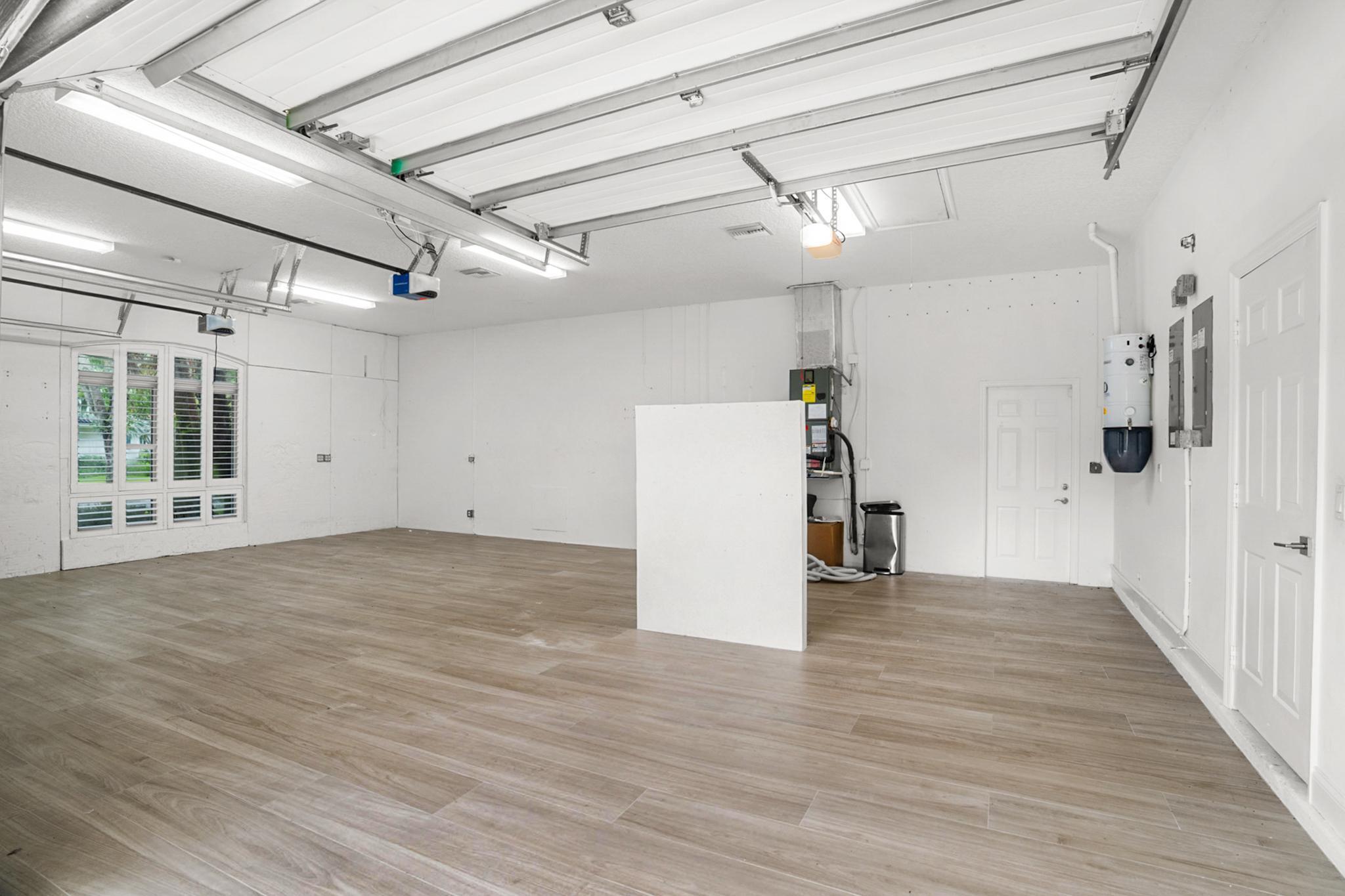 910 Parkside Circle N