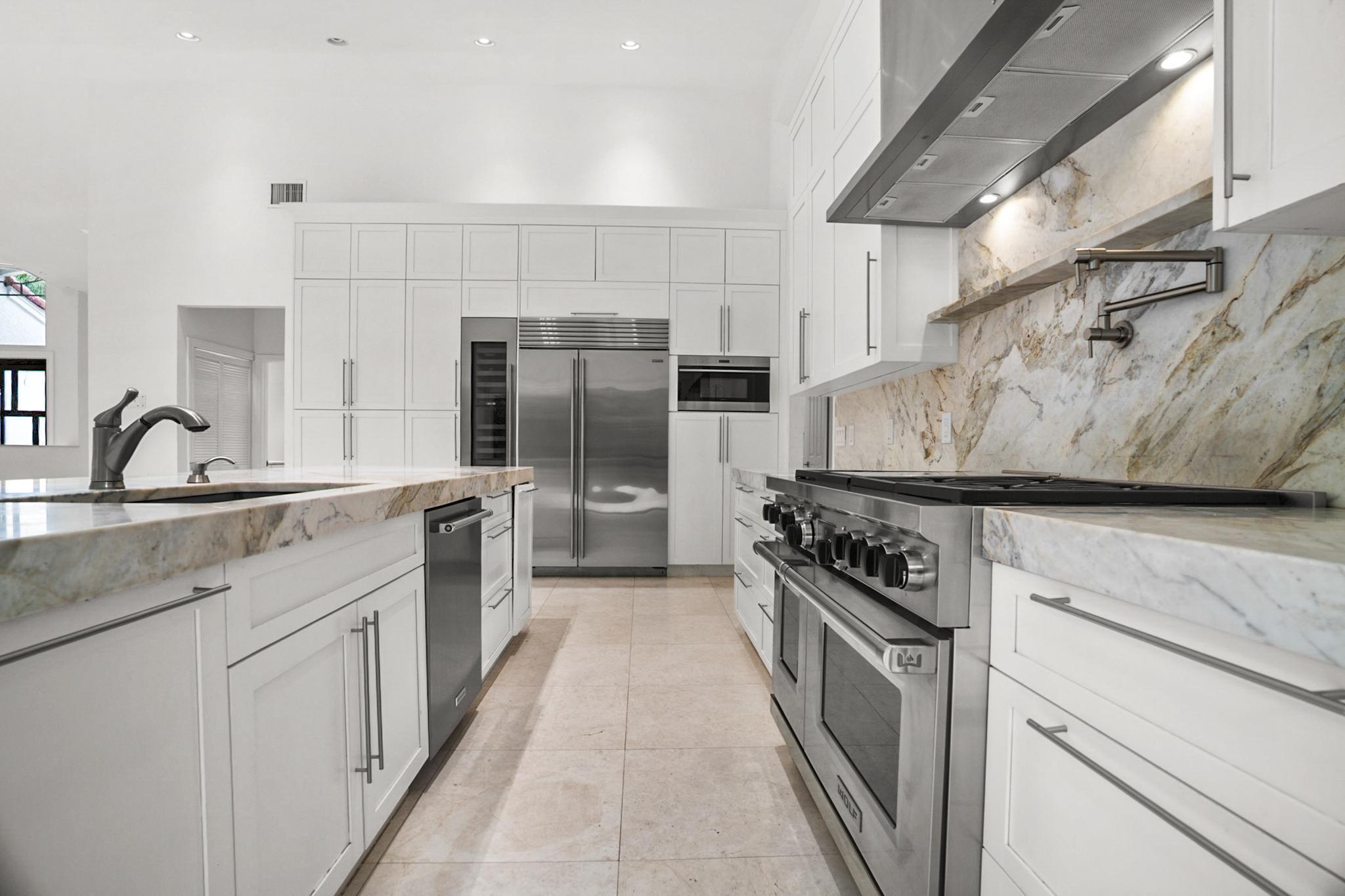 910 Parkside Circle N