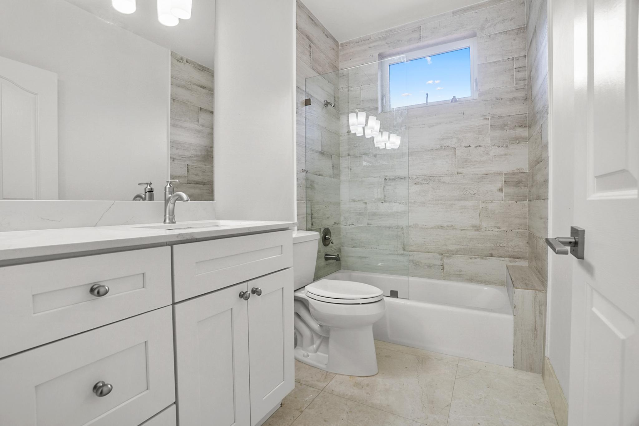 910 Parkside Circle N