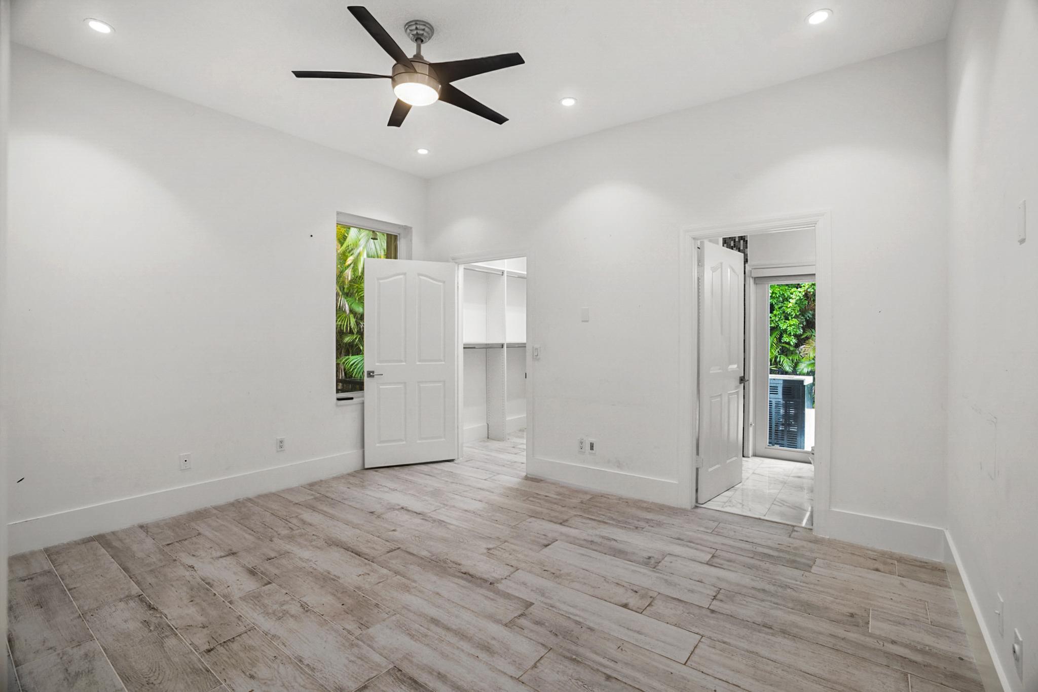 910 Parkside Circle N