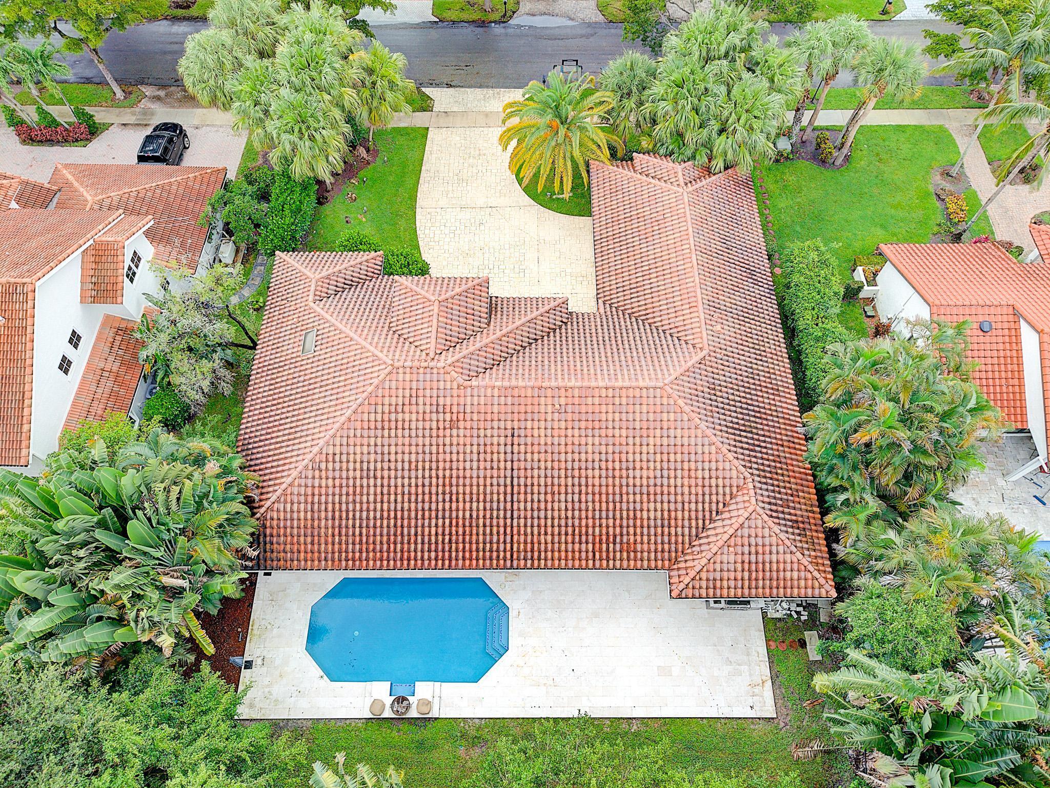 910 Parkside Circle N