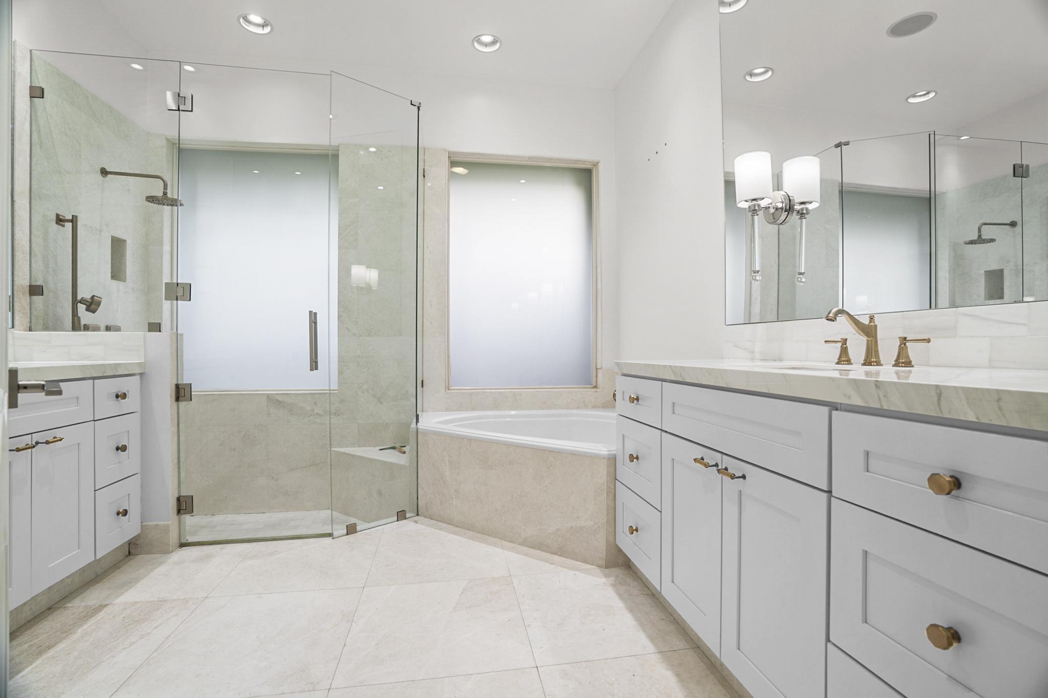 910 Parkside Circle N