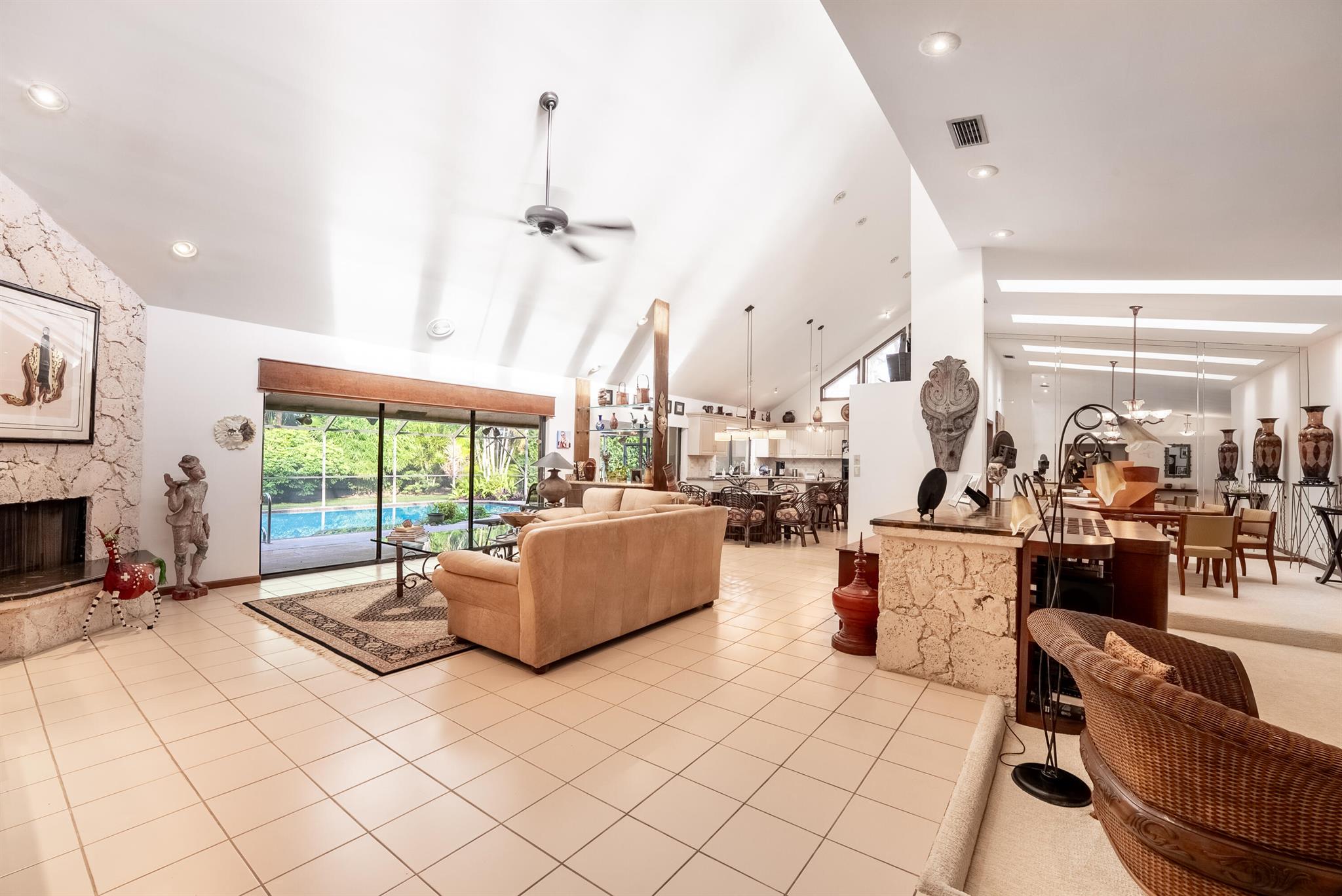 1995 S Parkside Circle