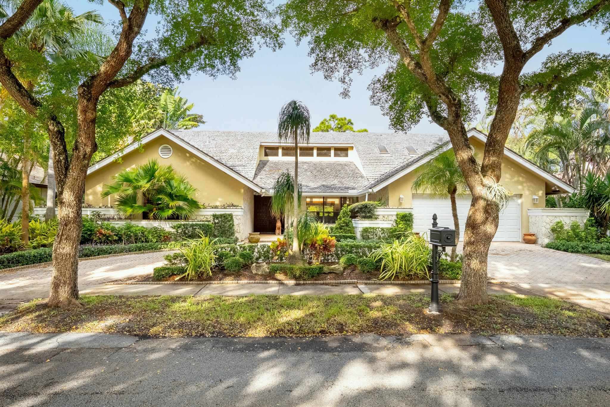 1995 S Parkside Circle