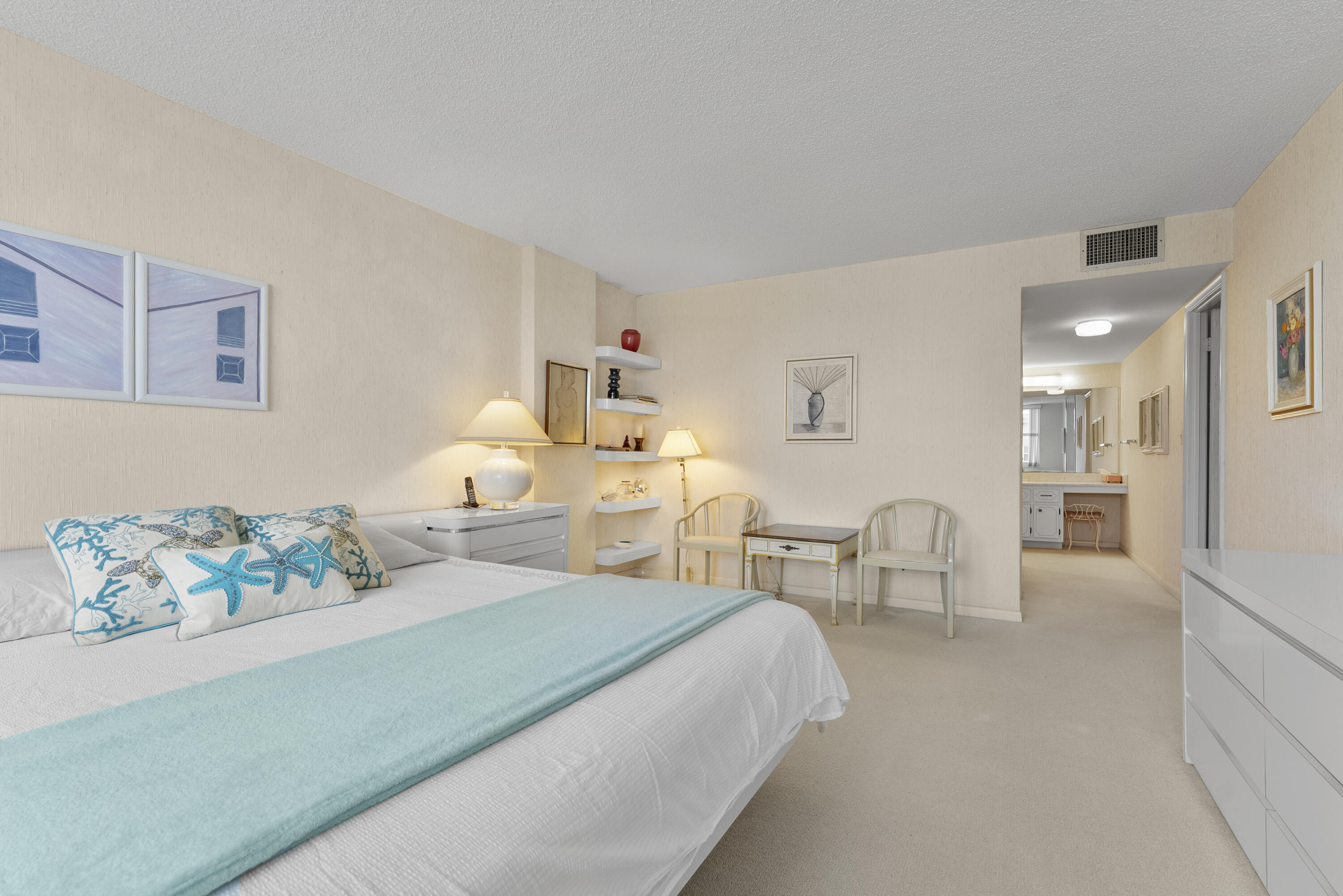 1149 Hillsboro Mile 1008