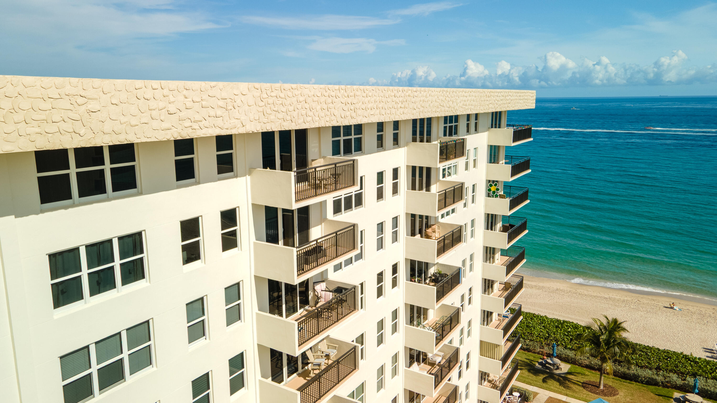 1149 Hillsboro Mile 1008