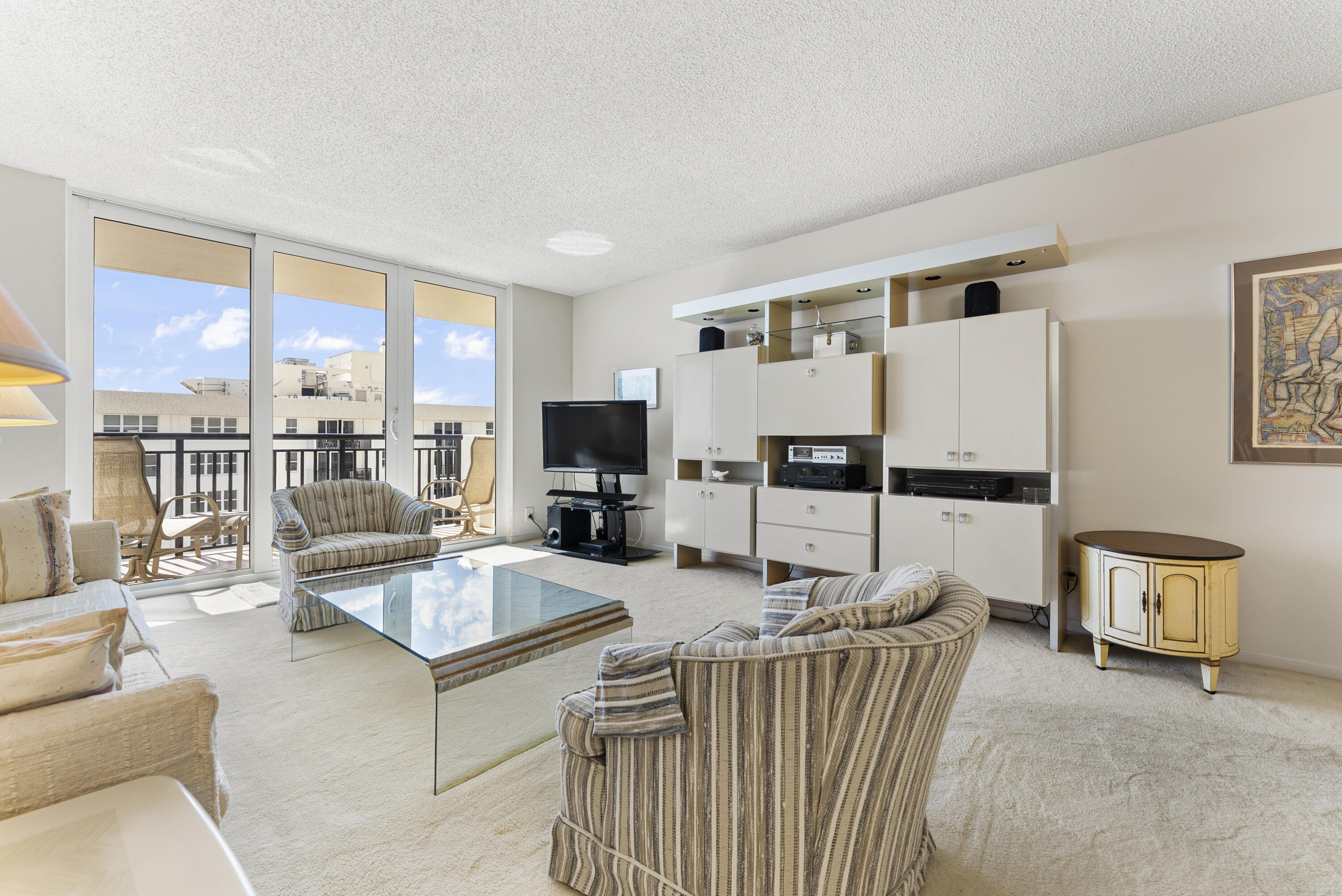 1149 Hillsboro Mile 1008