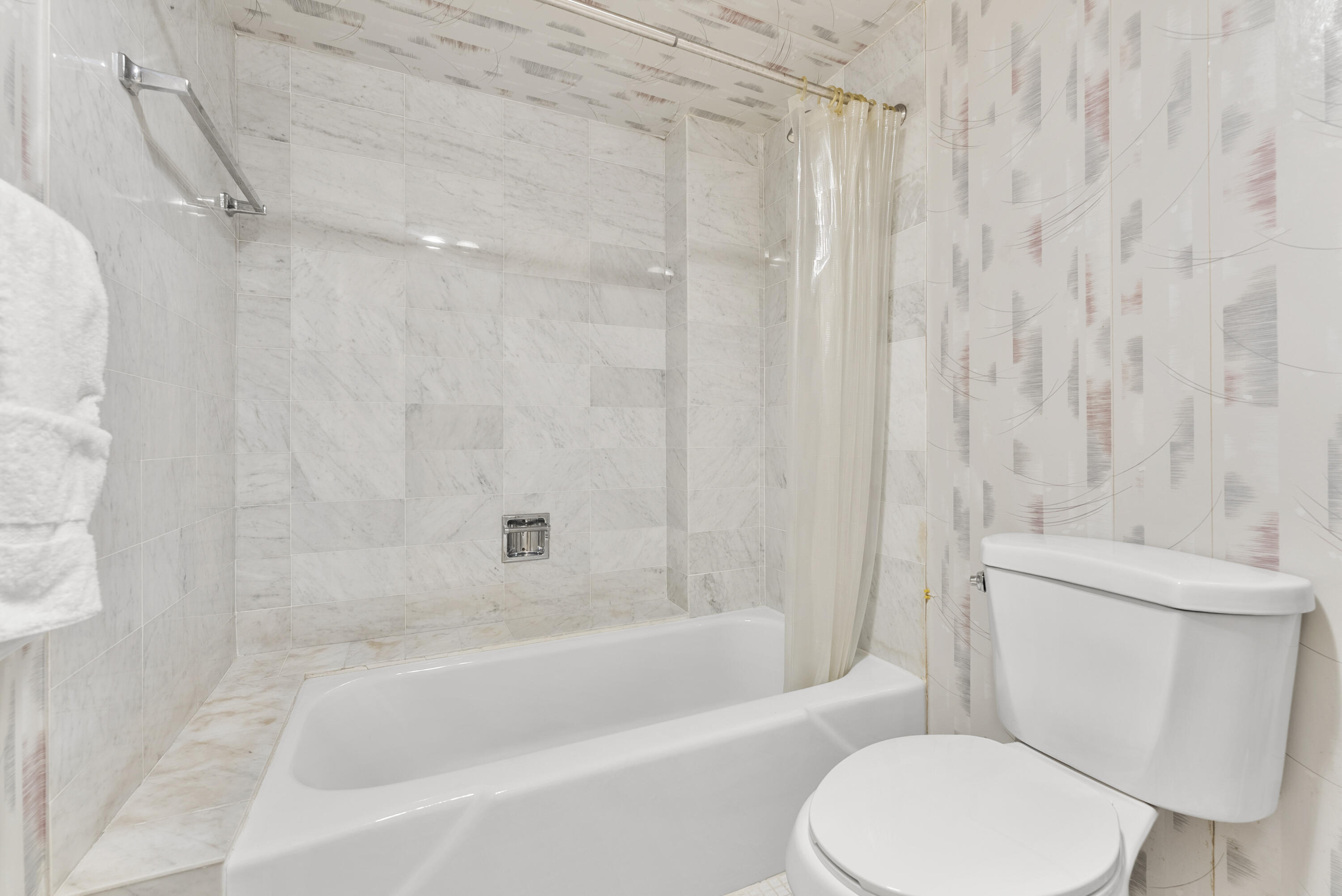 1149 Hillsboro Mile 1008