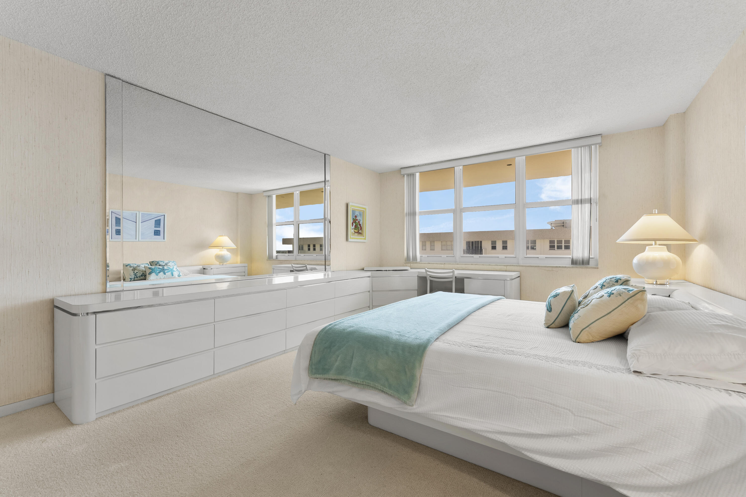 1149 Hillsboro Mile 1008