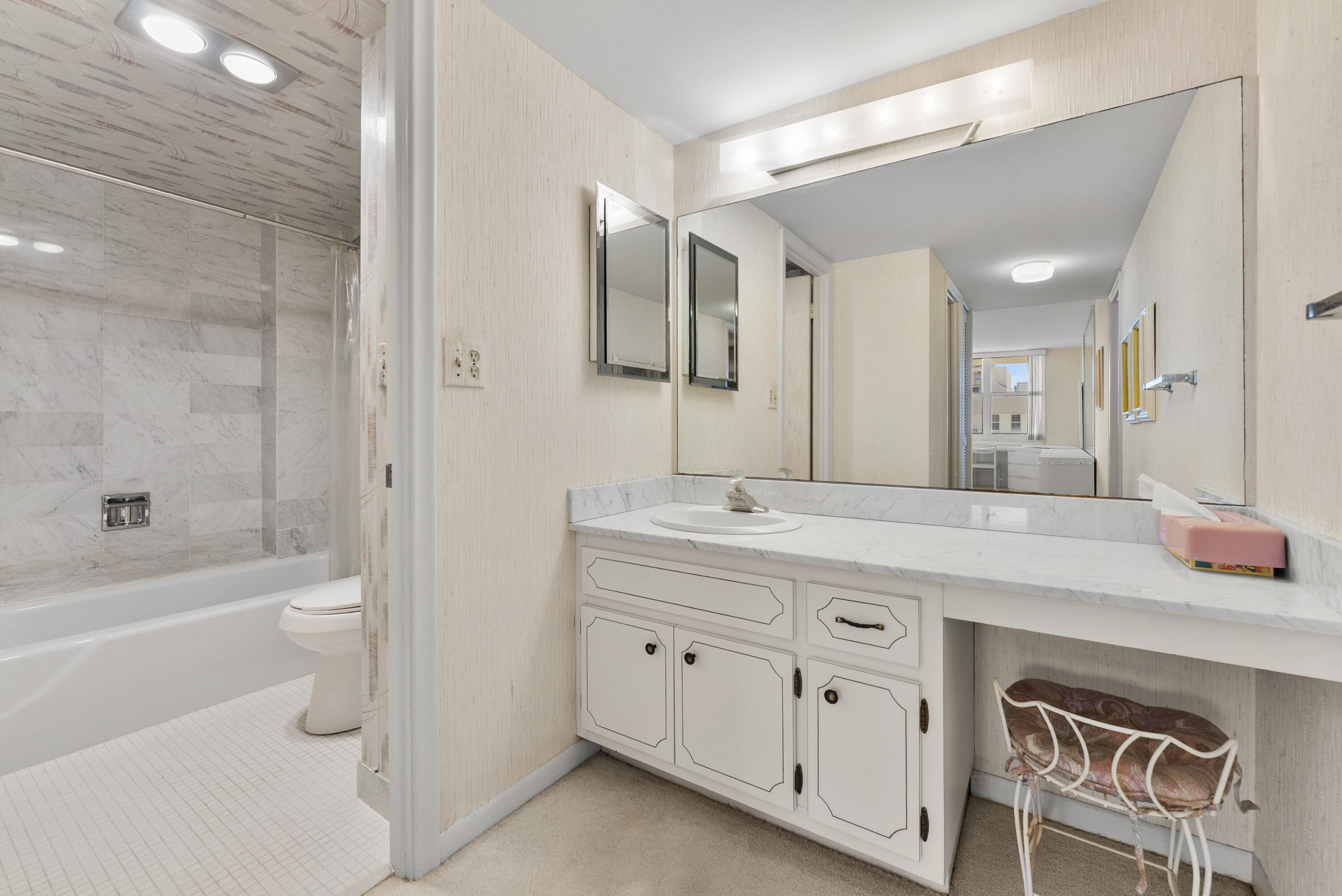 1149 Hillsboro Mile 1008