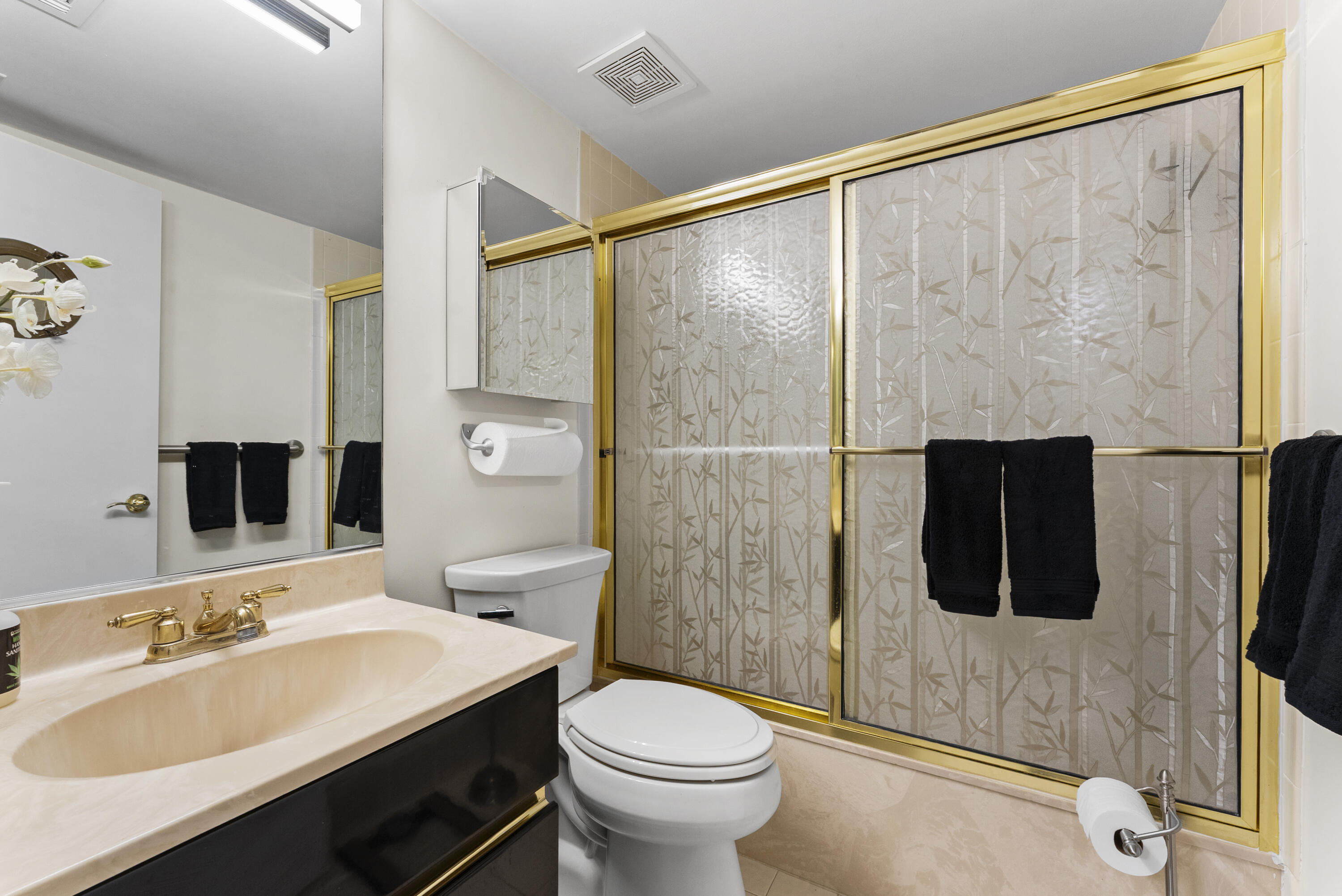 1167 Hillsboro Mile 709