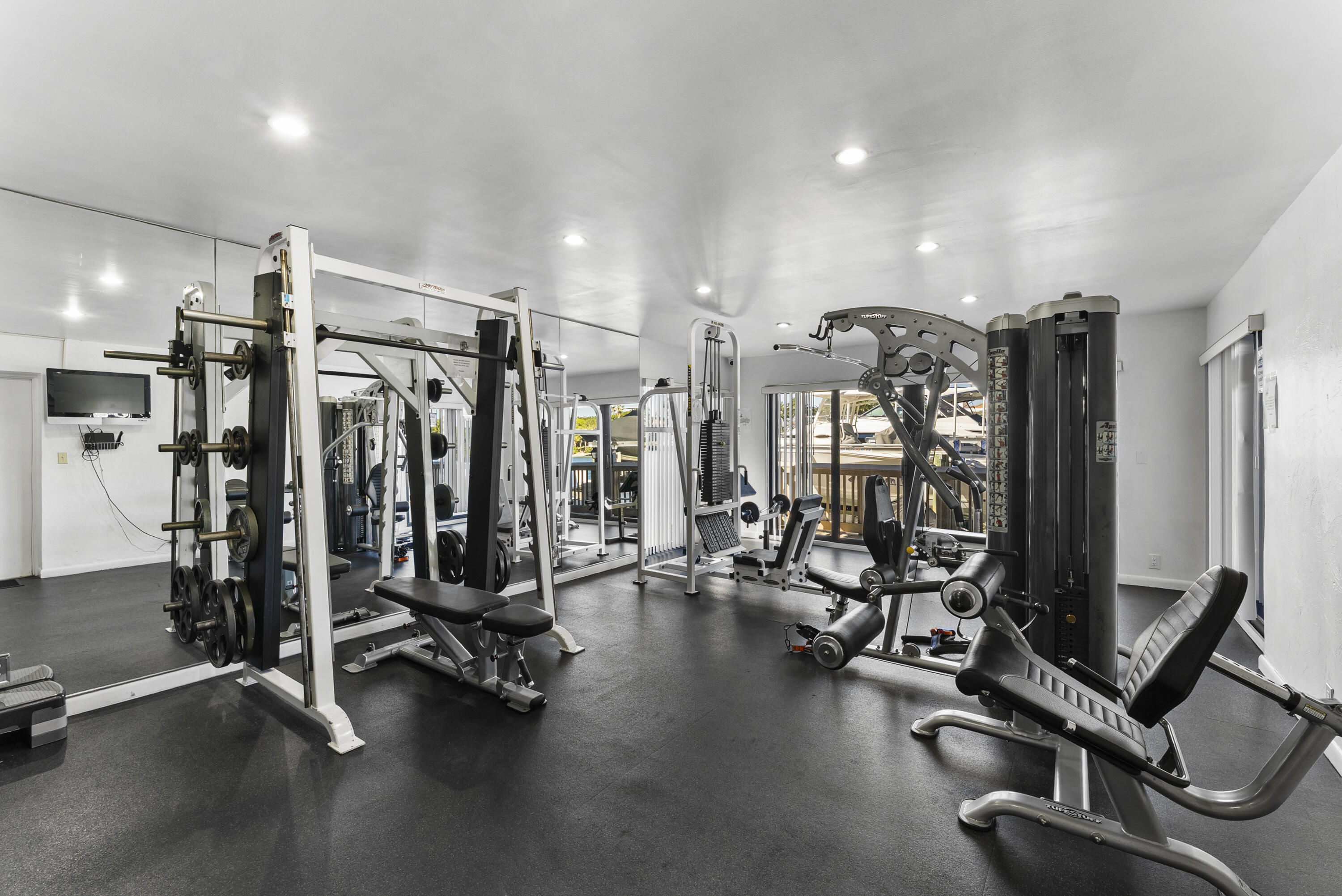 1167 Hillsboro Mile 709