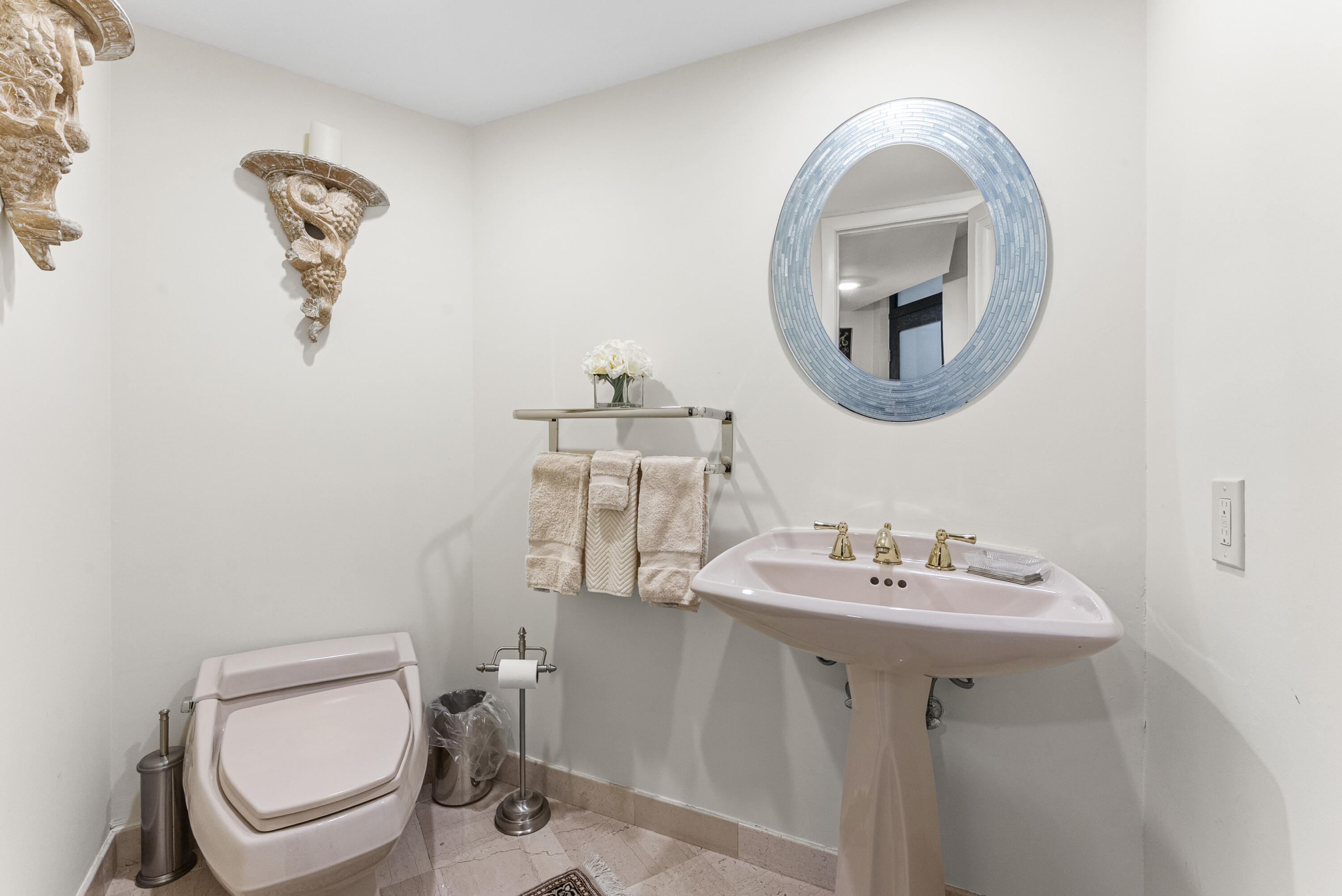 1167 Hillsboro Mile 709