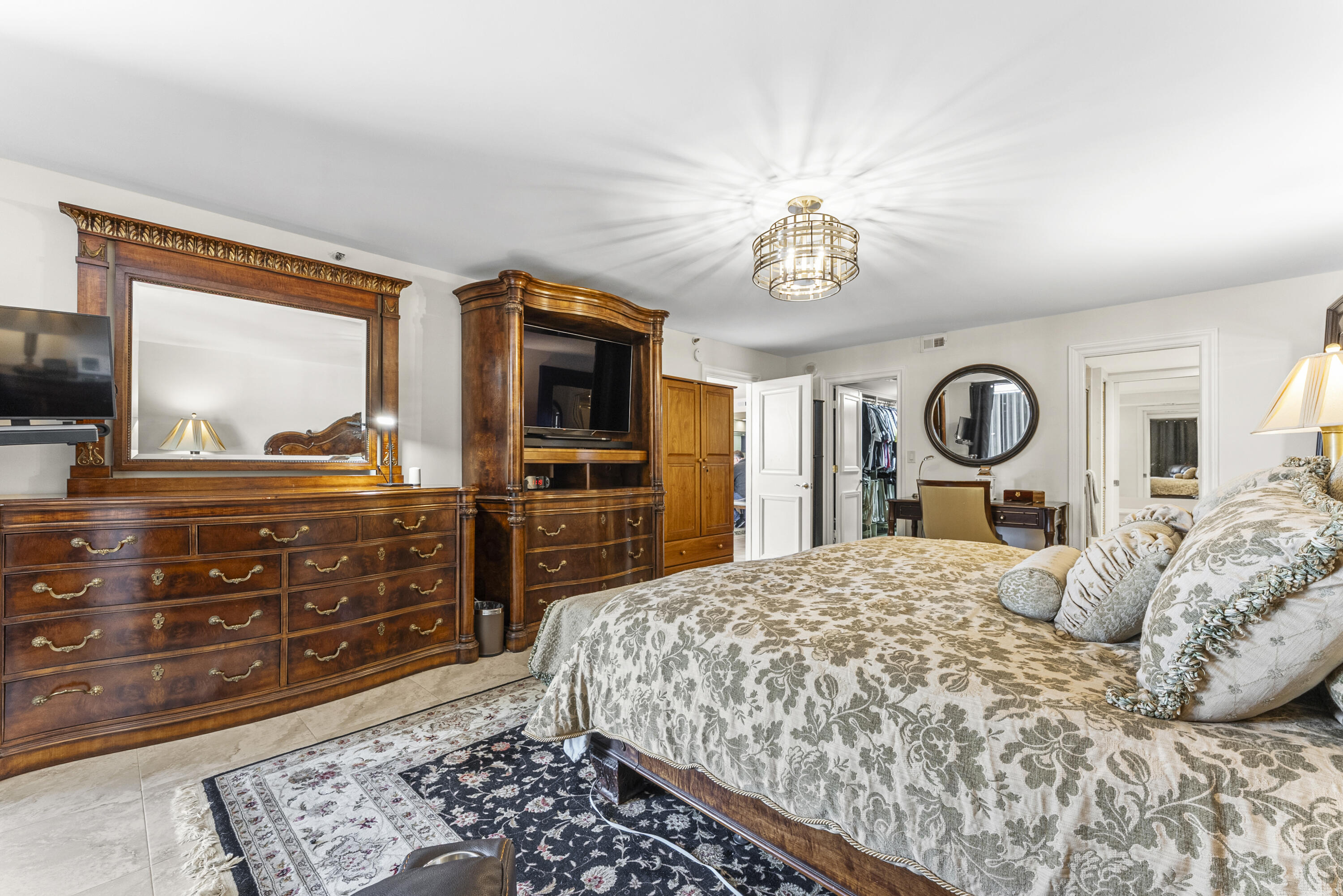 1167 Hillsboro Mile 709