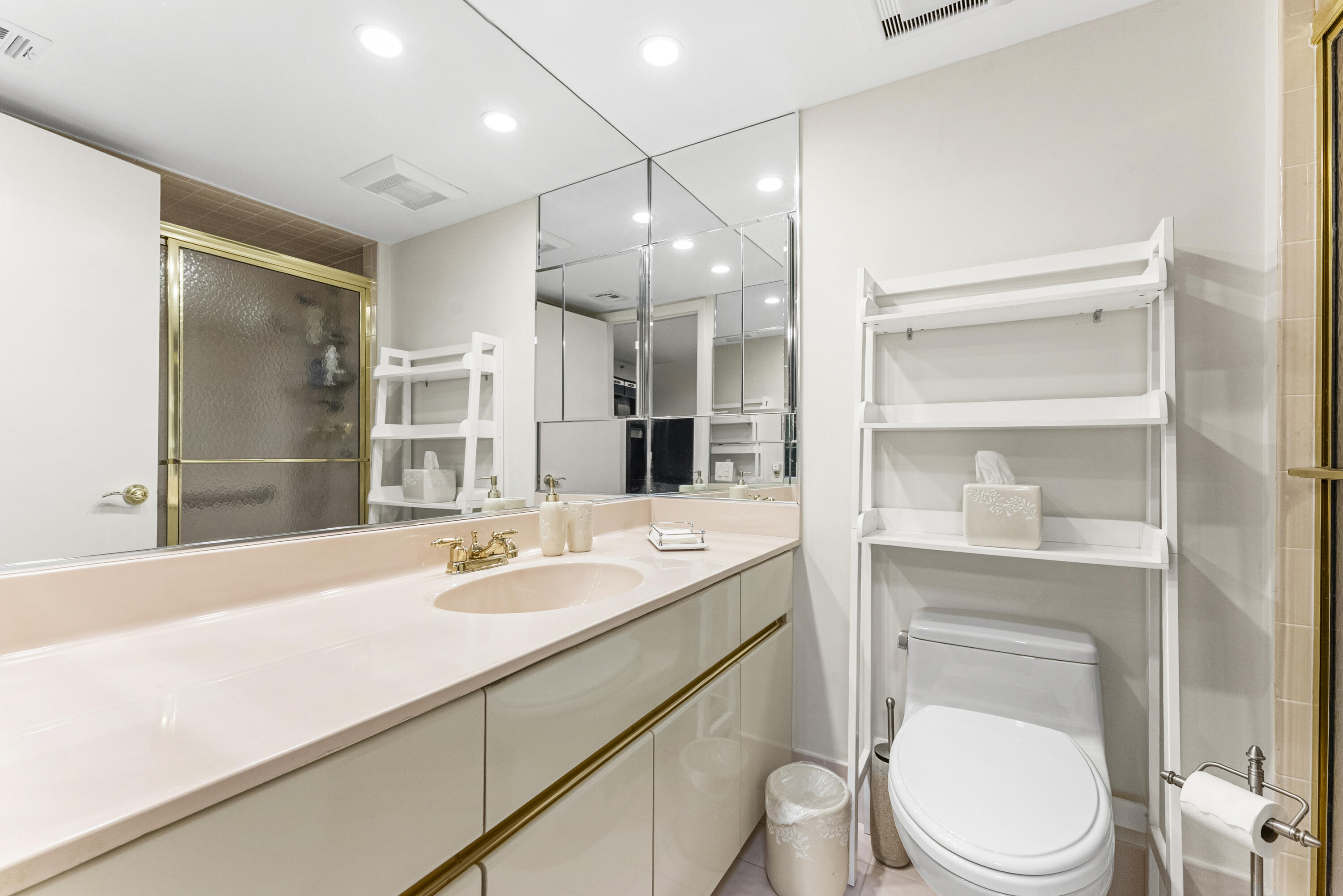 1167 Hillsboro Mile 709