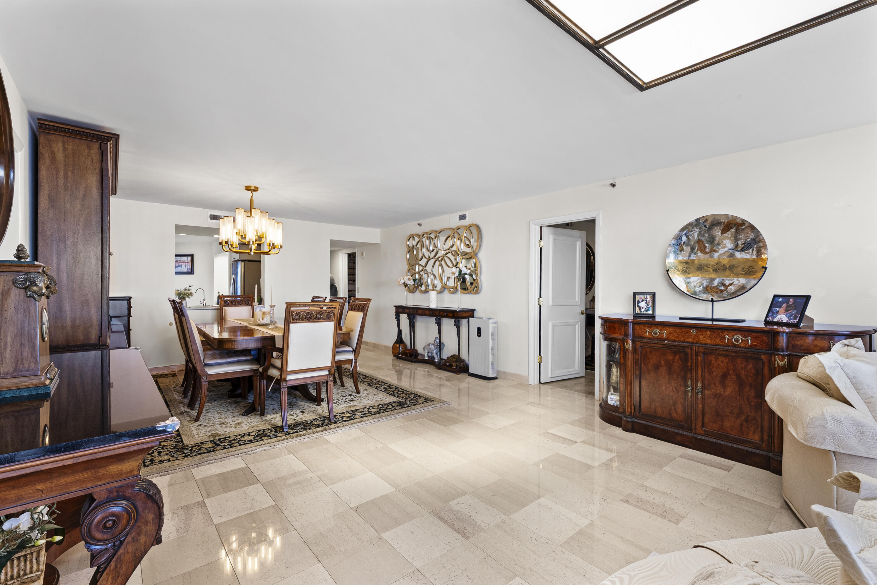 1167 Hillsboro Mile 709