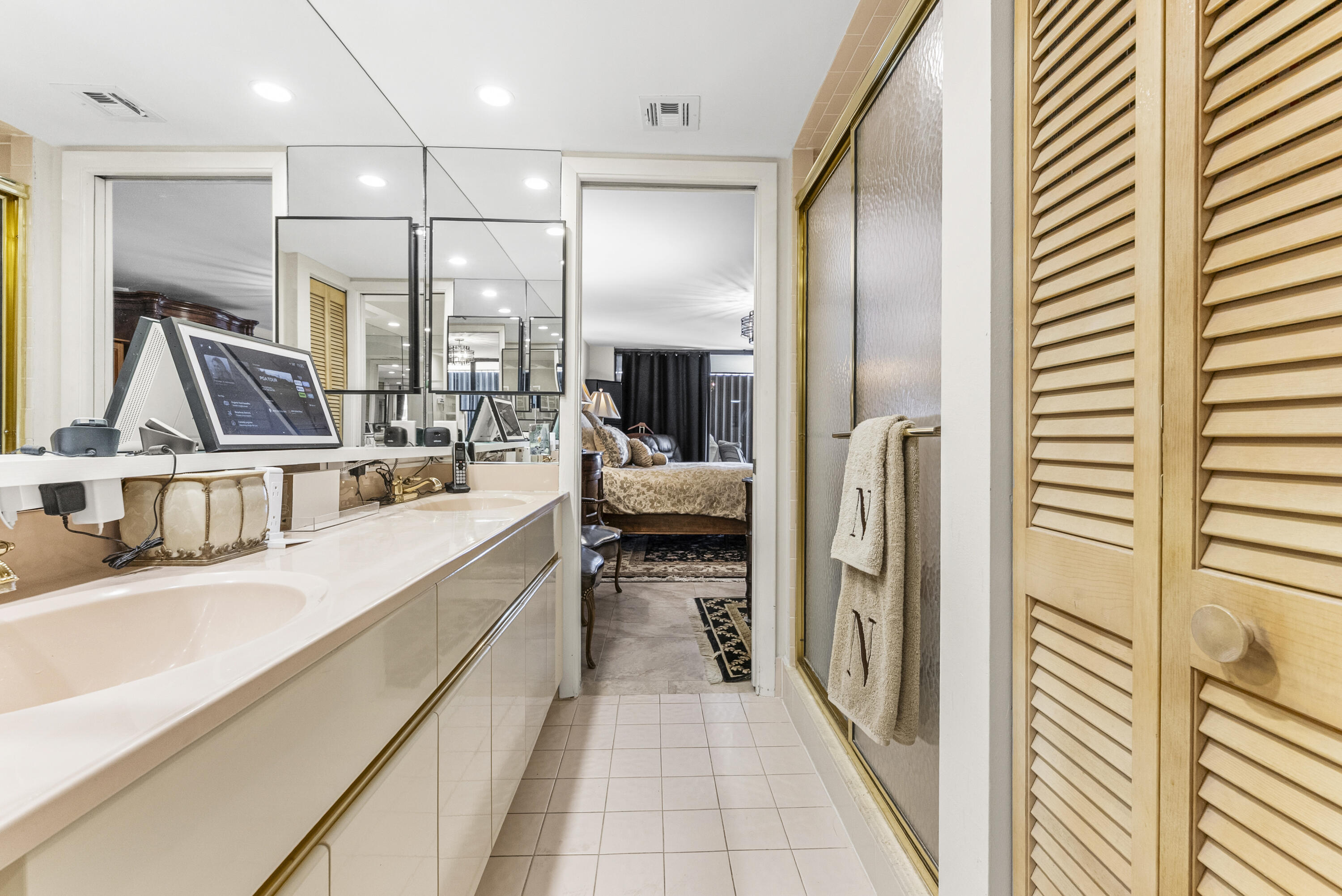 1167 Hillsboro Mile 709