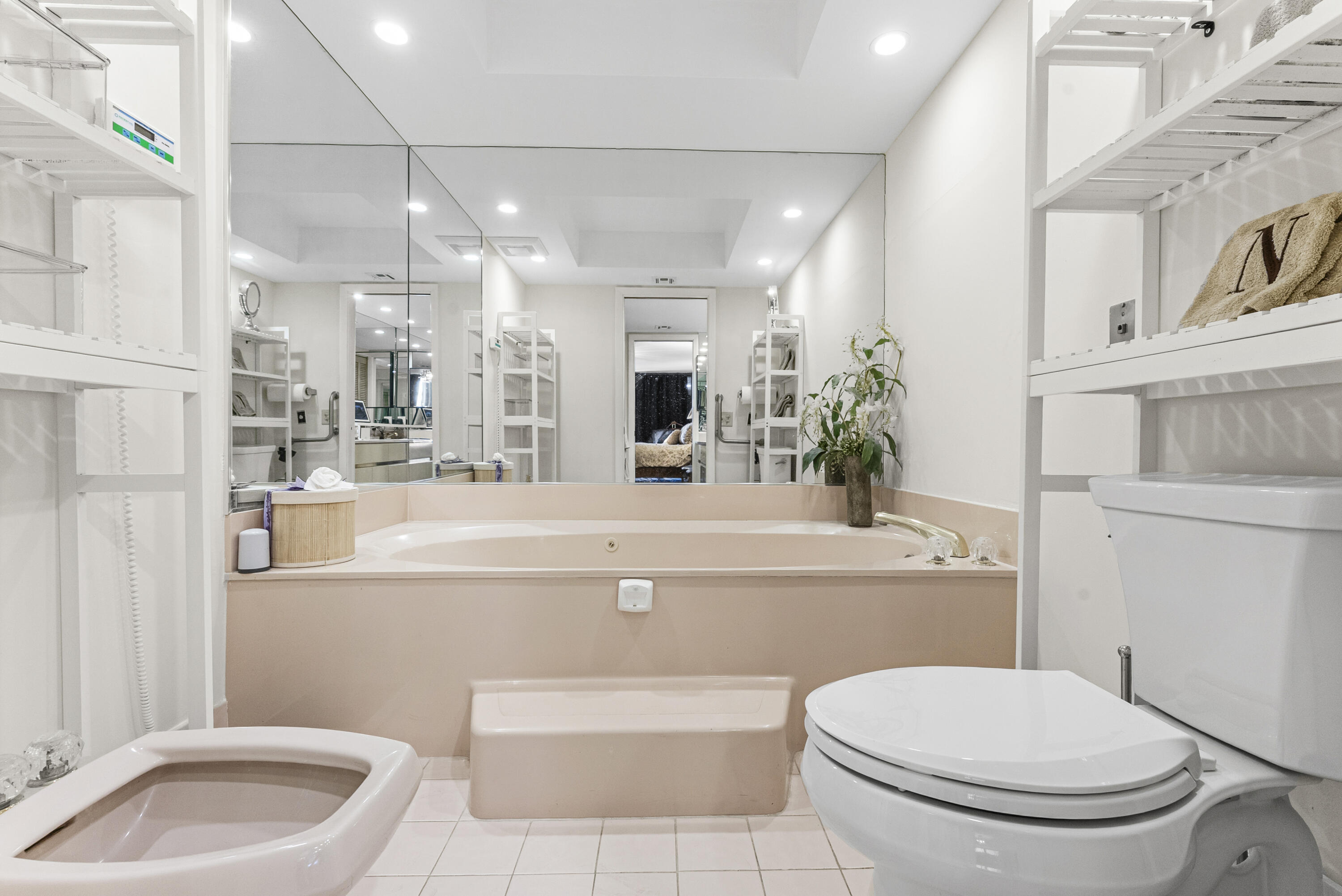 1167 Hillsboro Mile 709