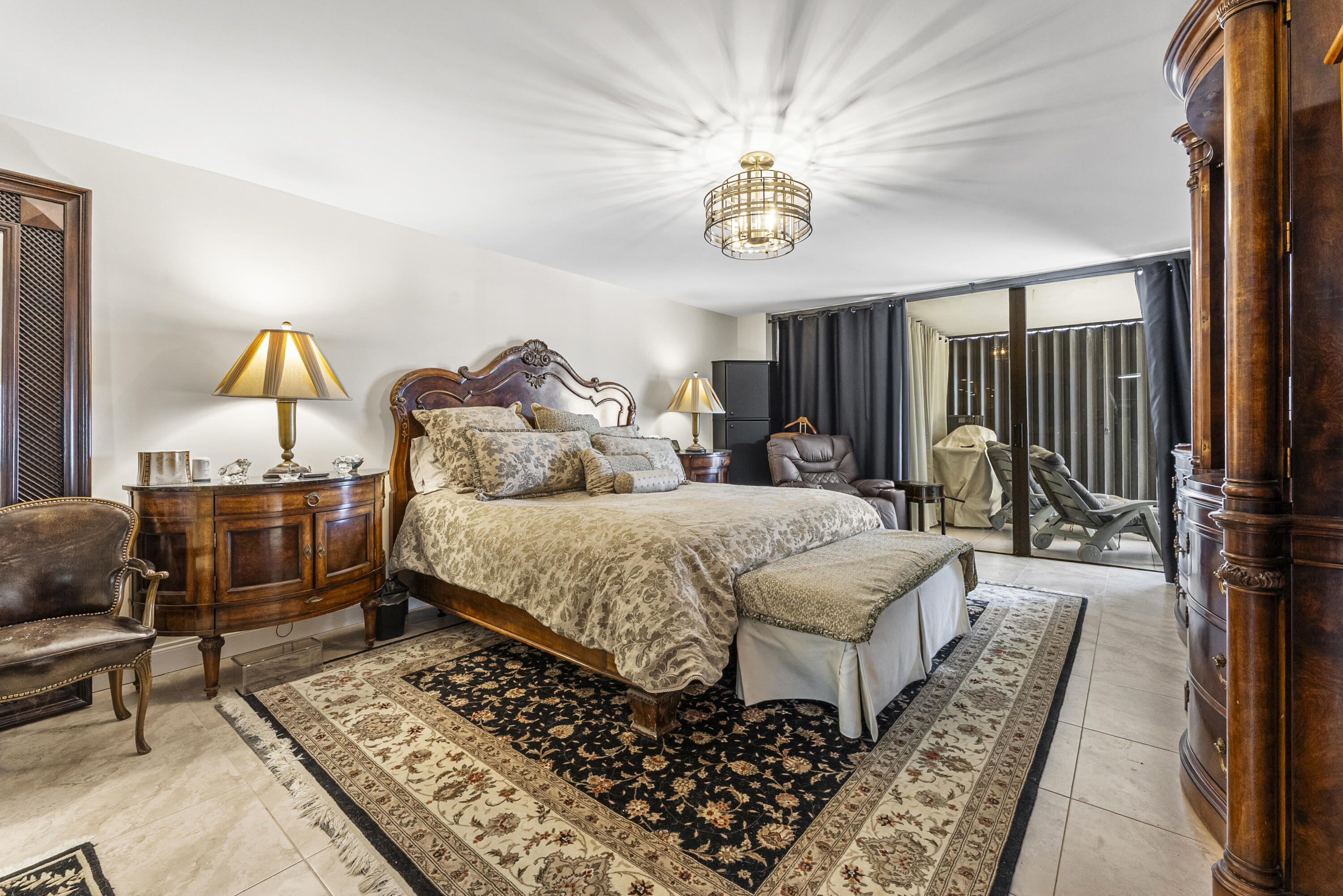 1167 Hillsboro Mile 709