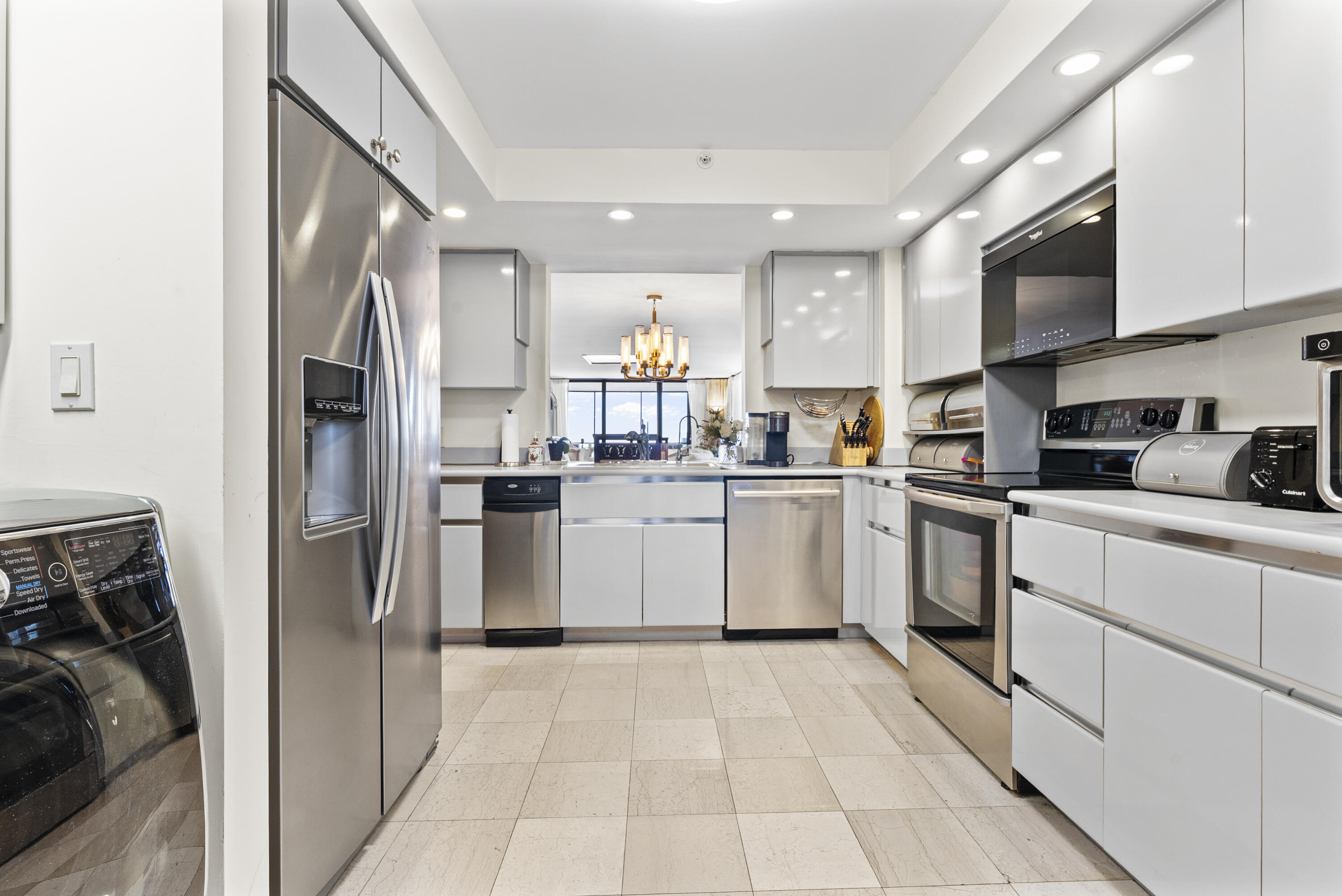 1167 Hillsboro Mile 709