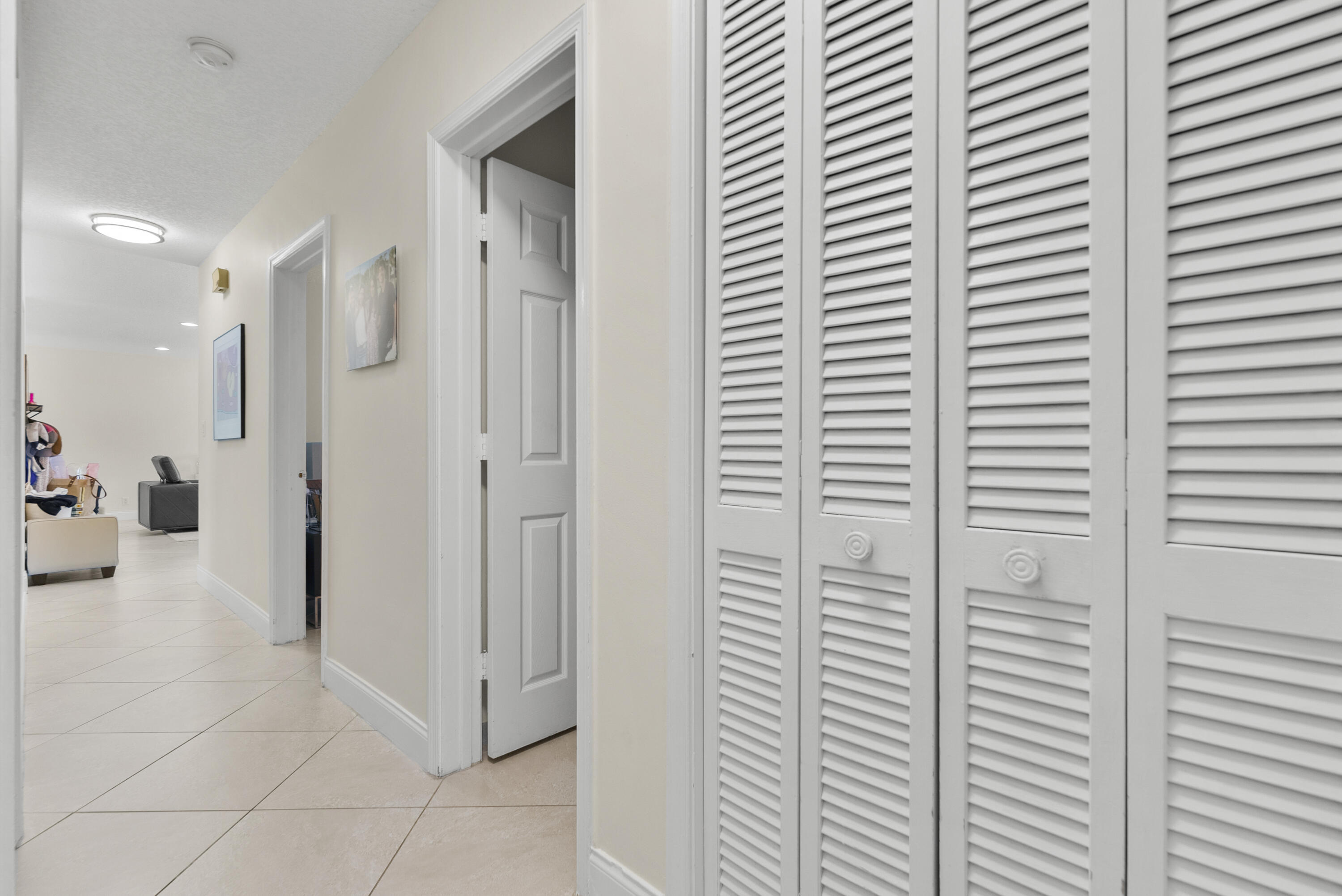 401 NE 10th Ter Terrace