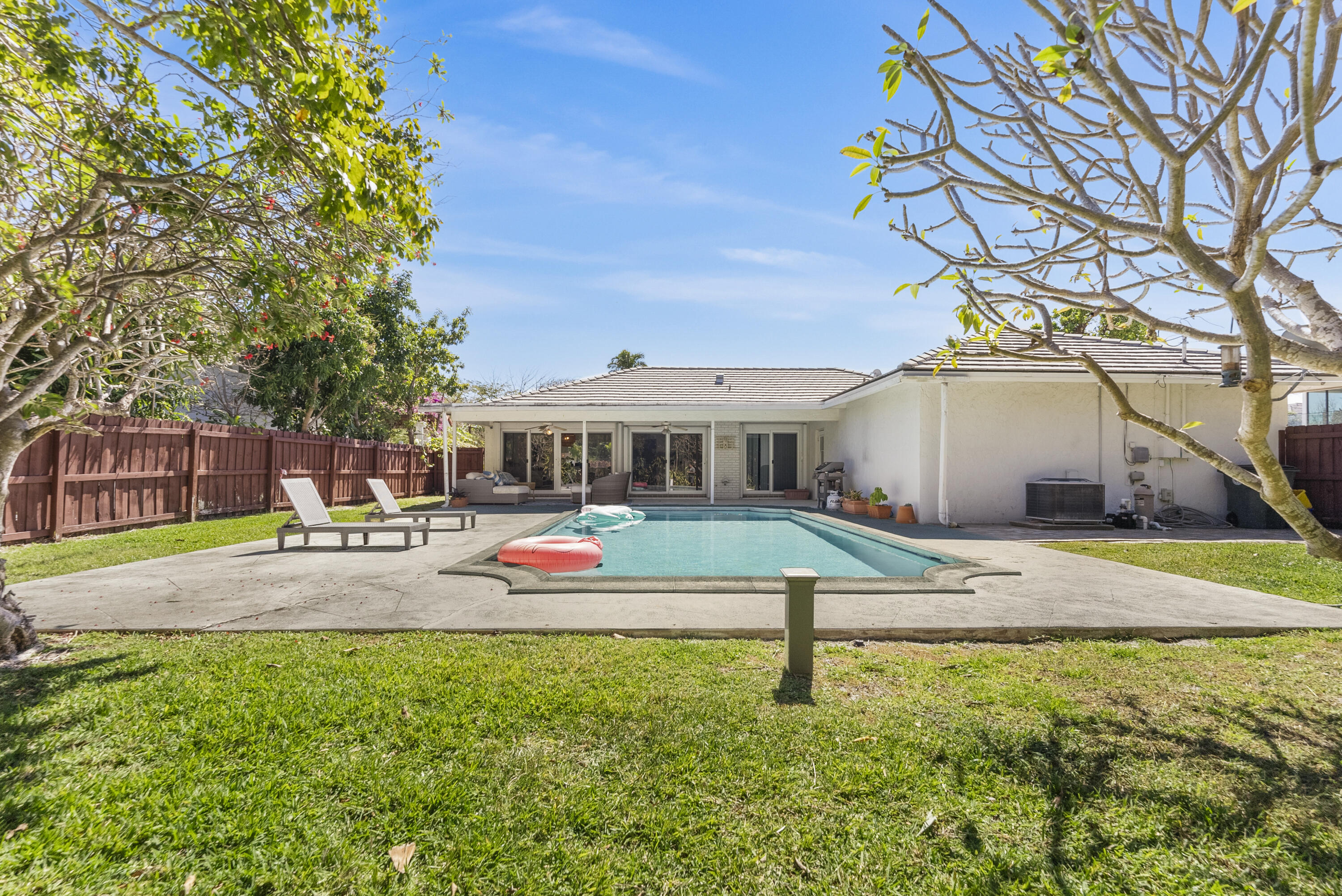 401 NE 10th Ter Terrace