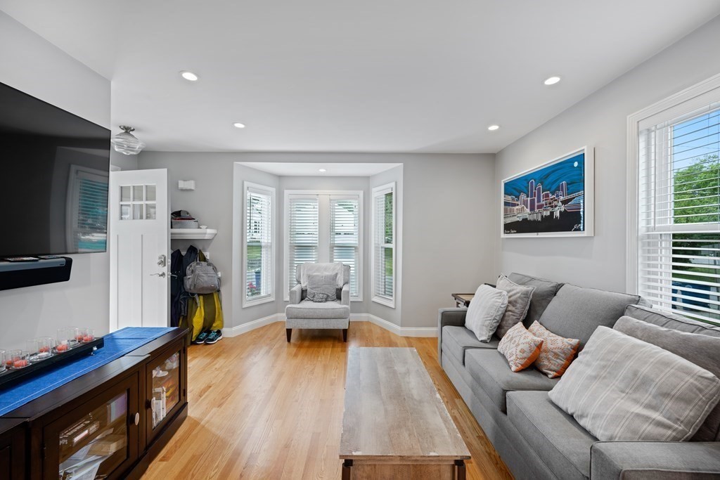 43 Walnut Ave