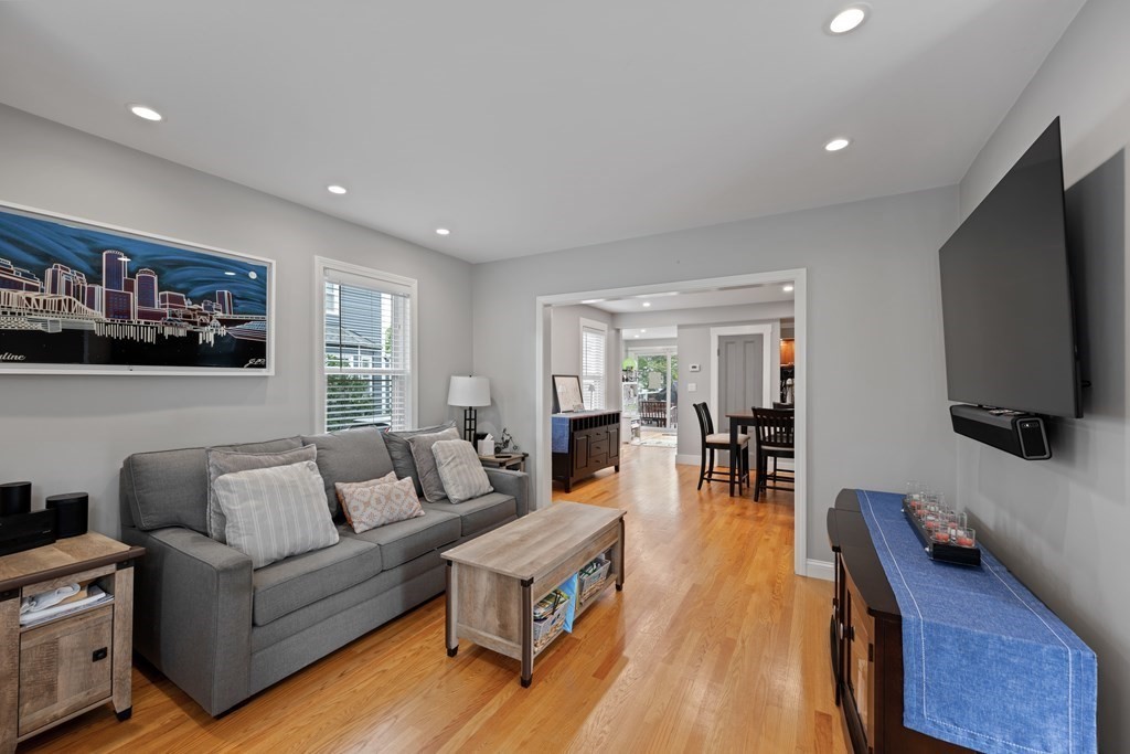43 Walnut Ave