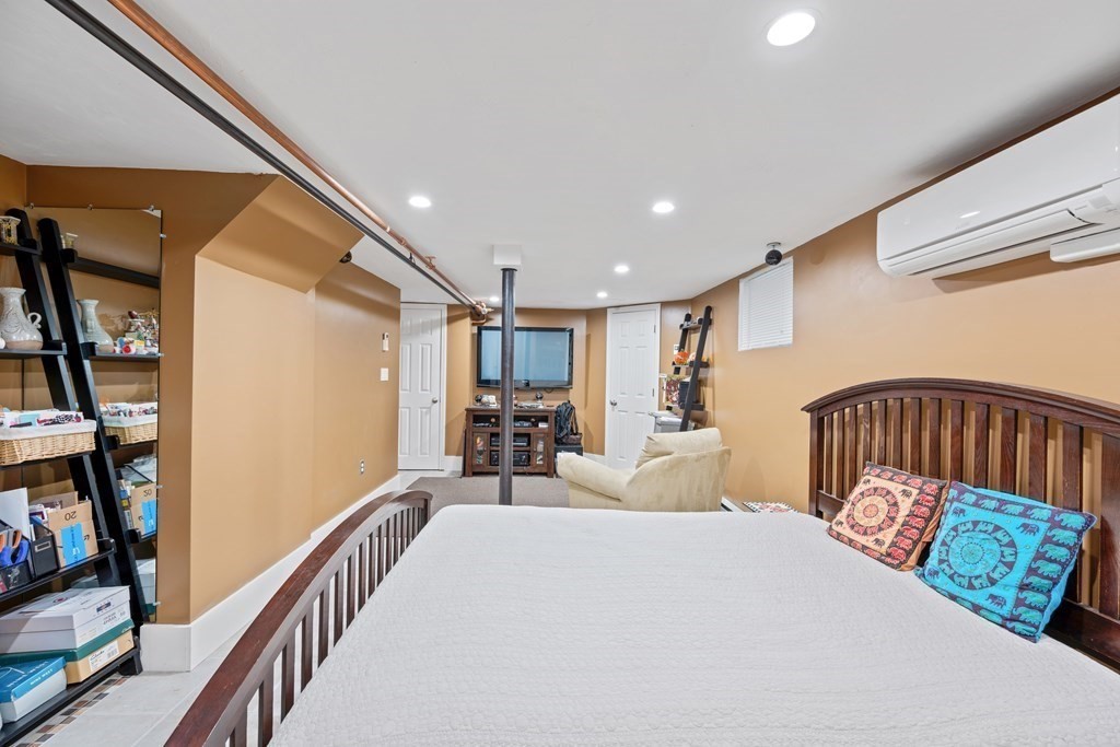 43 Walnut Ave