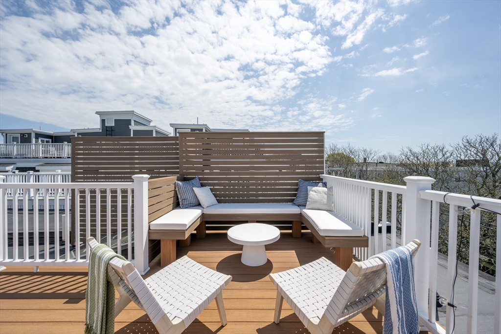 100 Webster St # 3